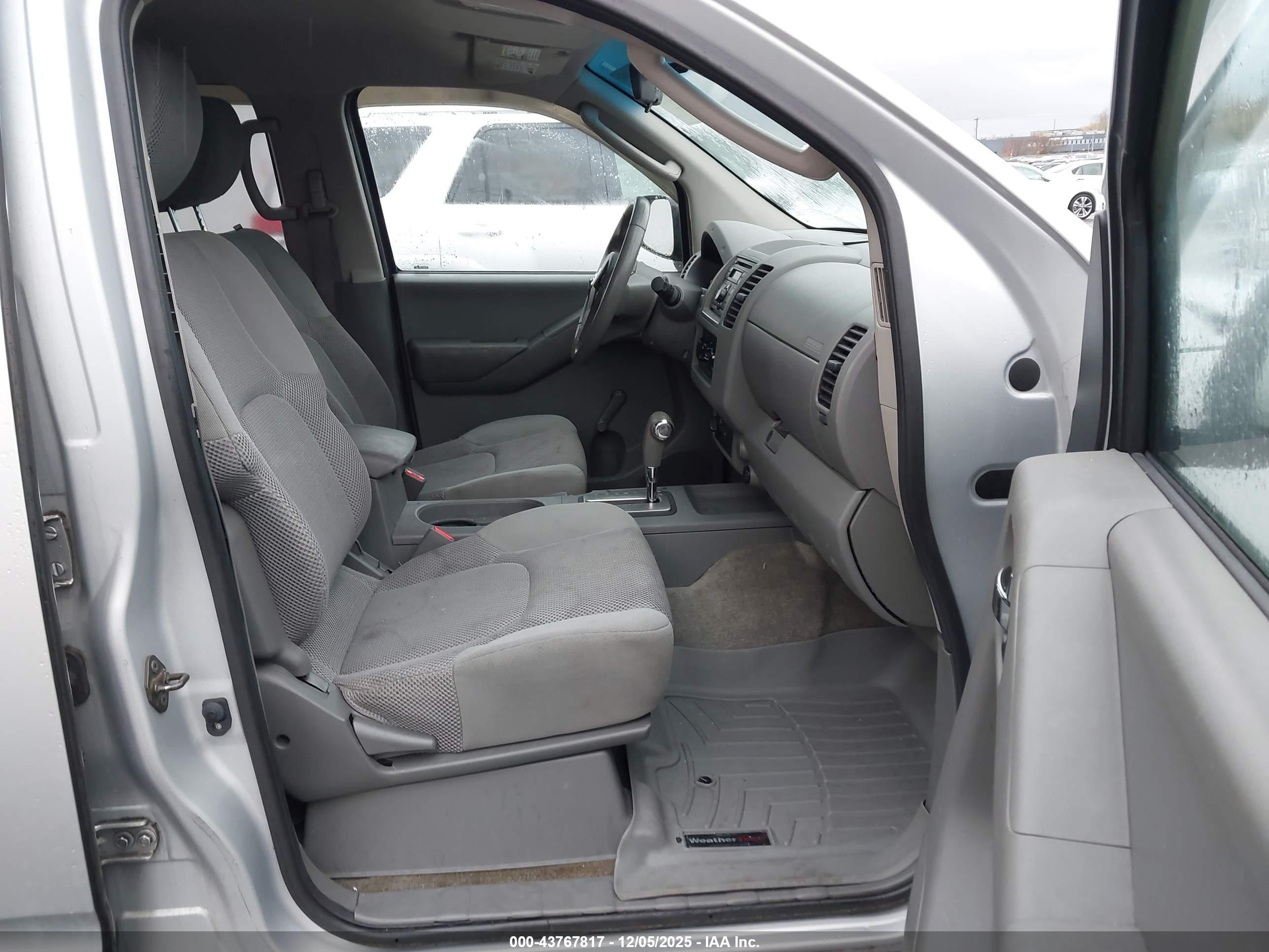 NISSAN FRONTIER image 5