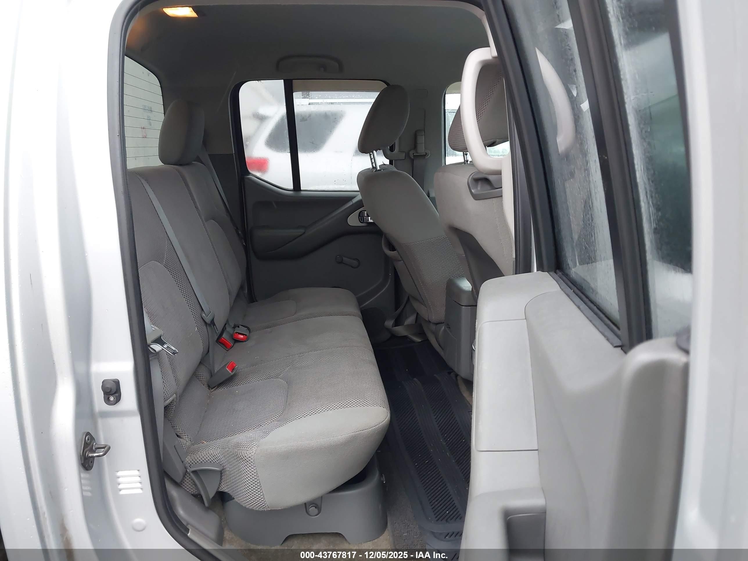NISSAN FRONTIER image 8