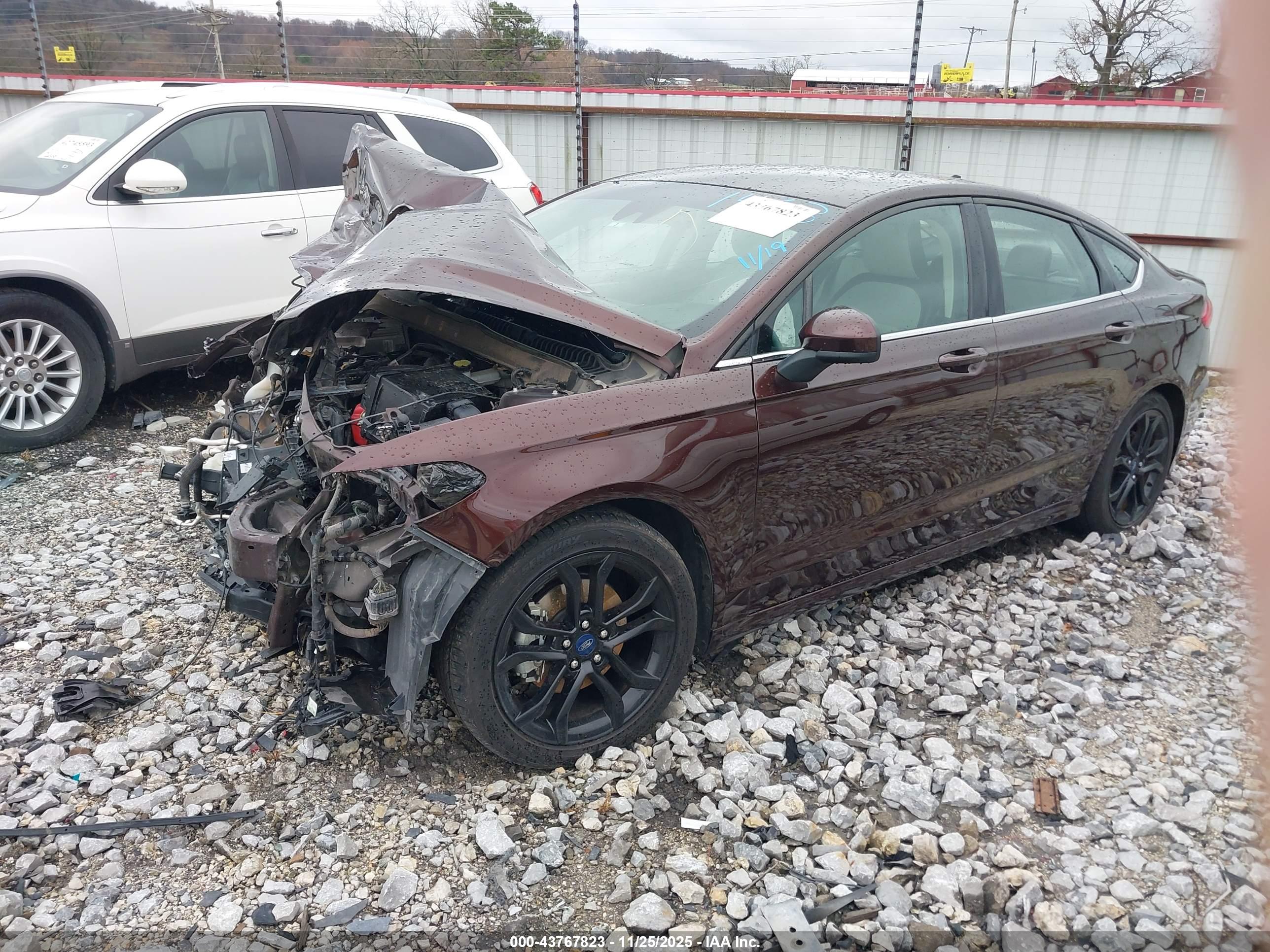 FORD FUSION image 2