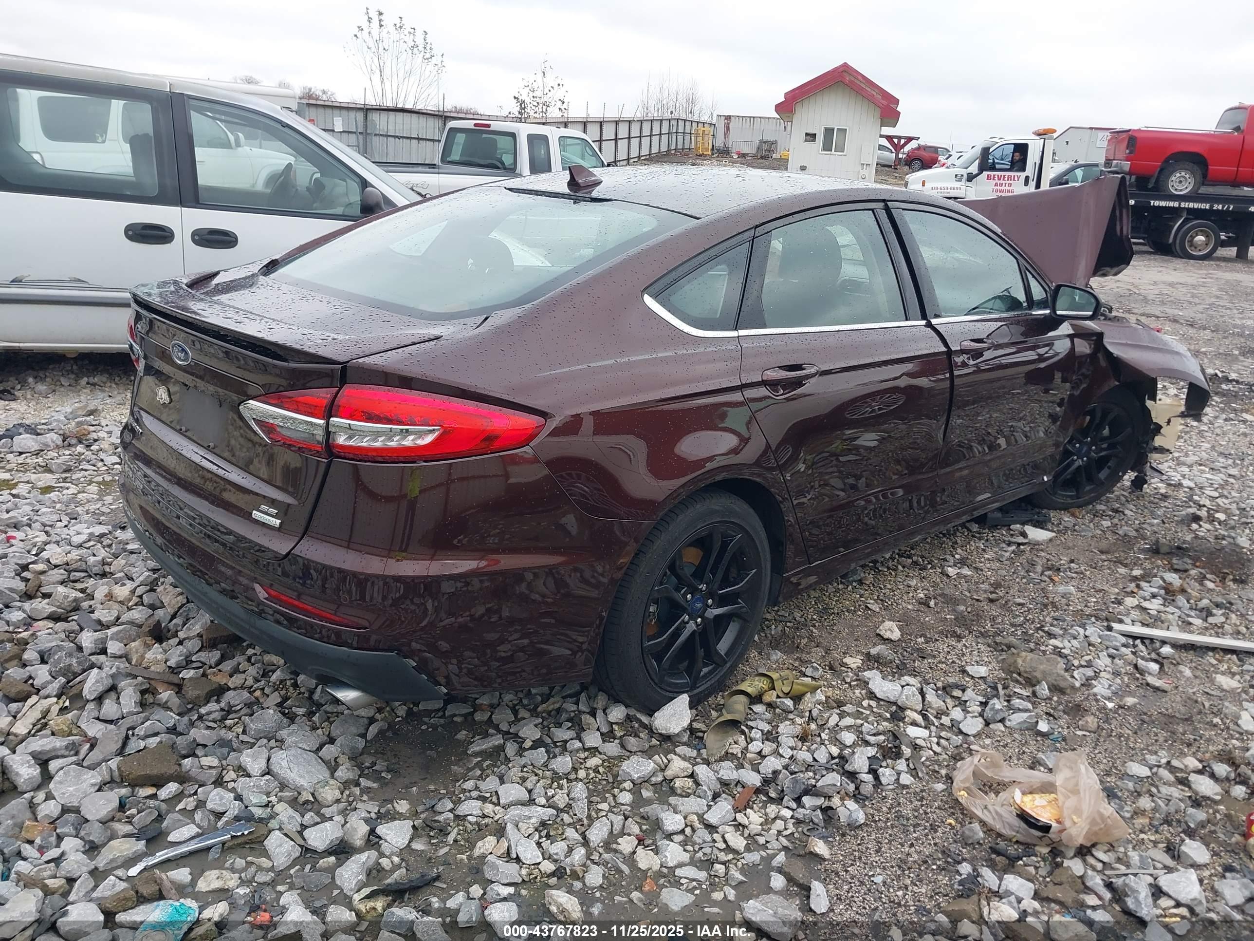 FORD FUSION image 4
