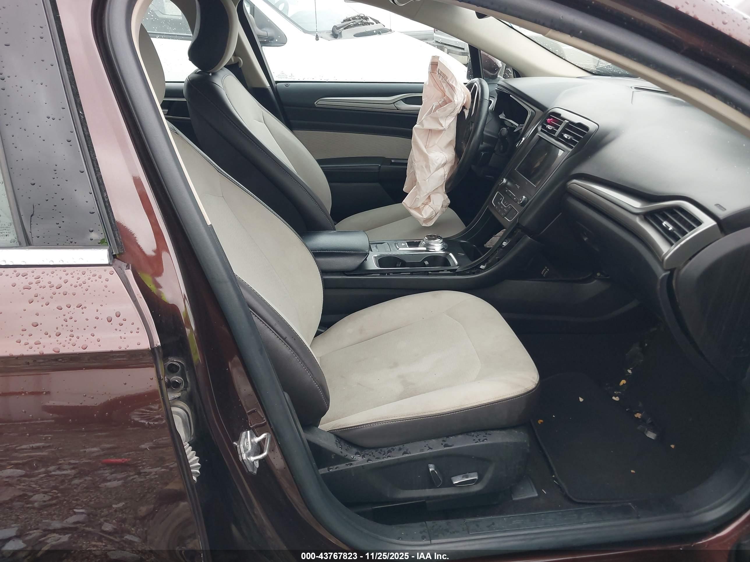 FORD FUSION image 5