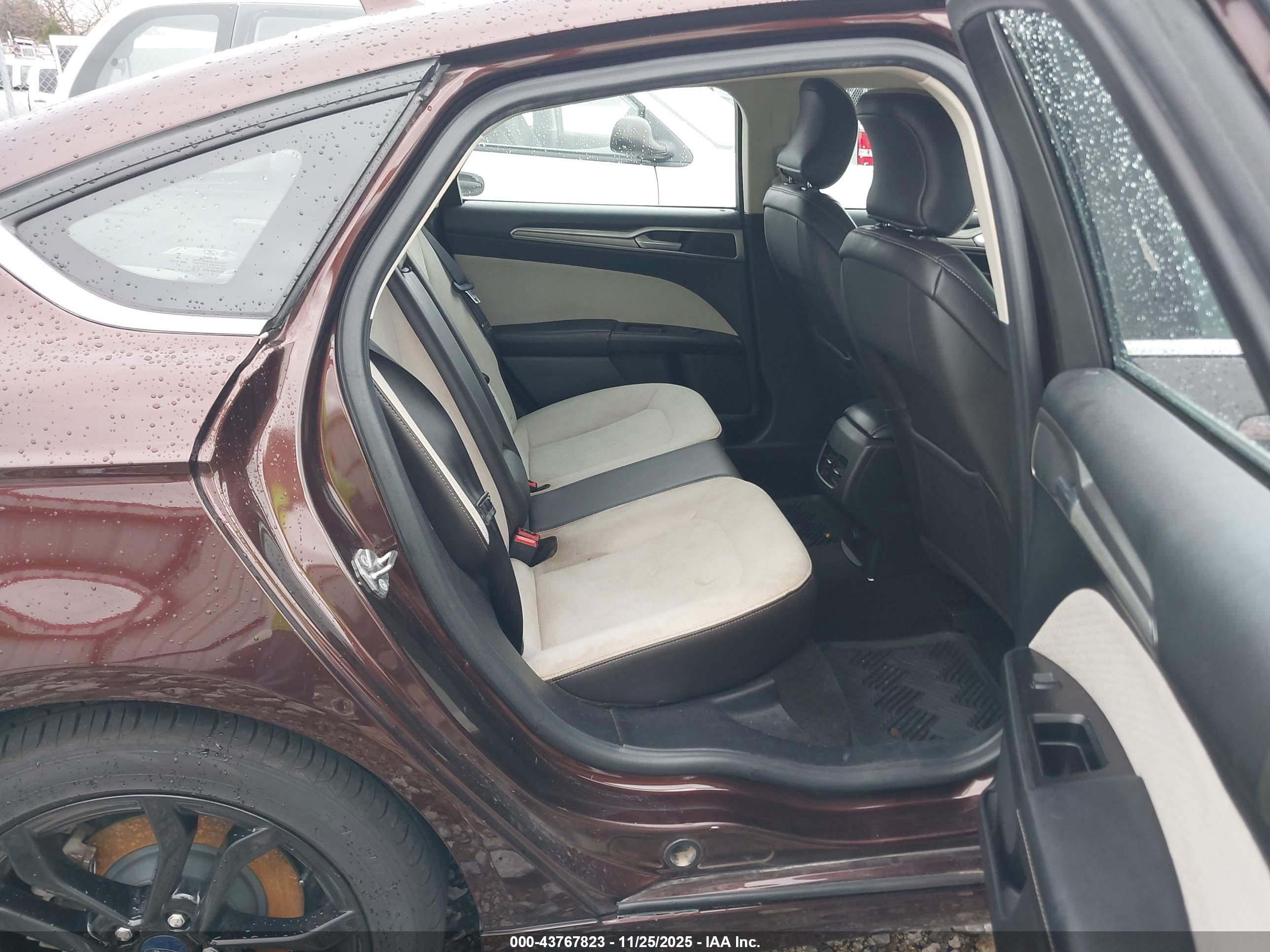 FORD FUSION image 8