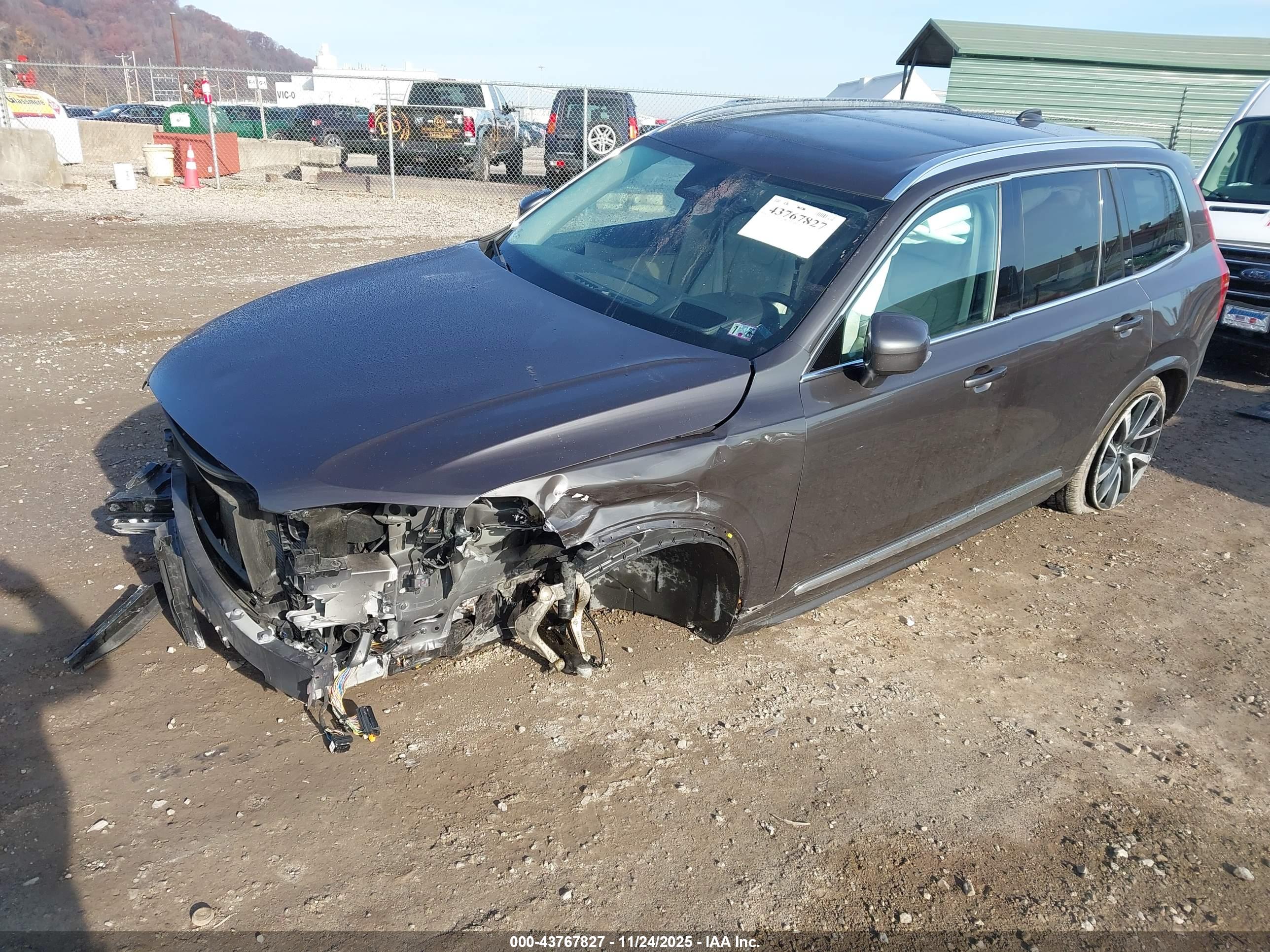 VOLVO XC90 image 2