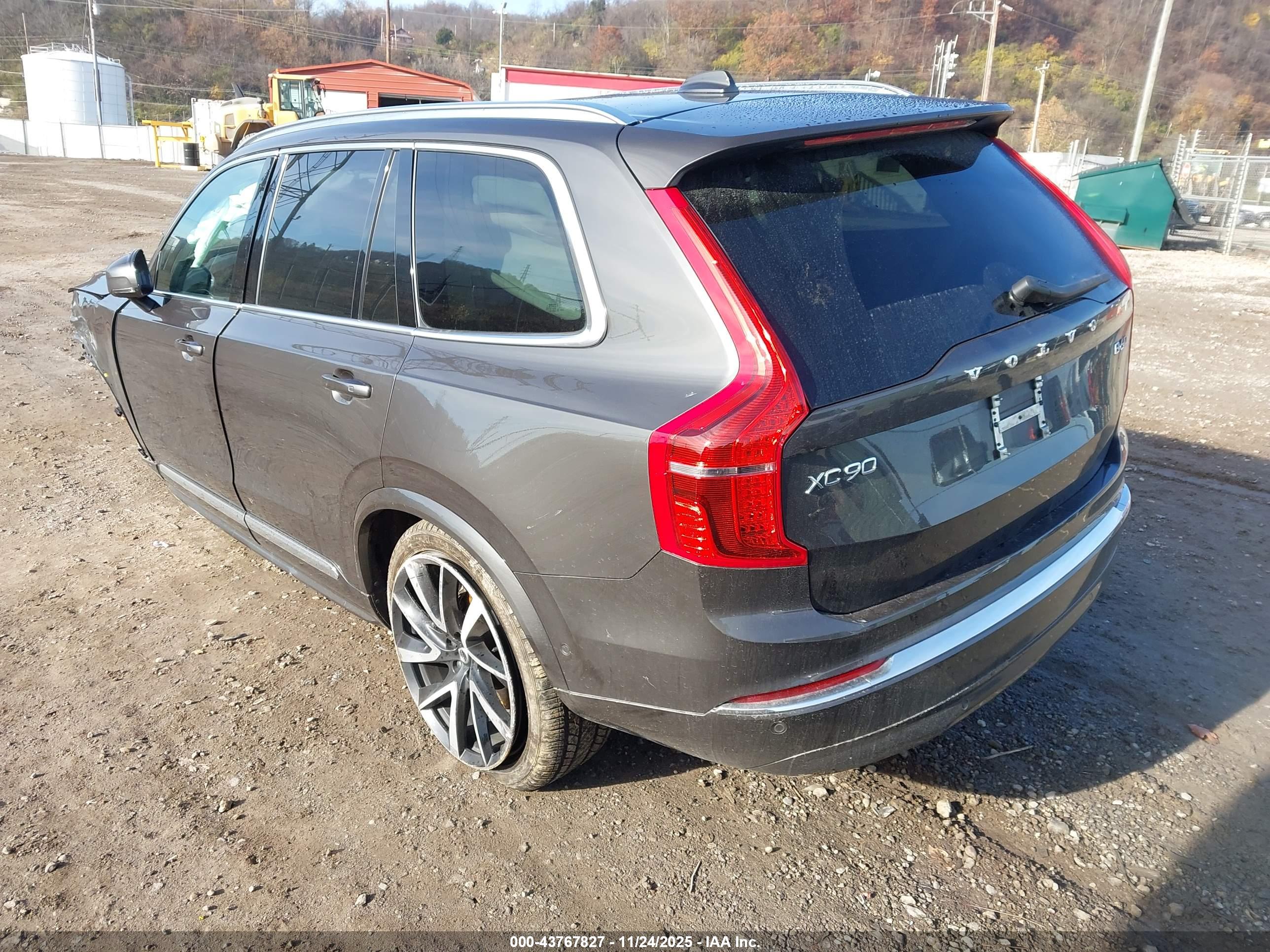 VOLVO XC90 image 3