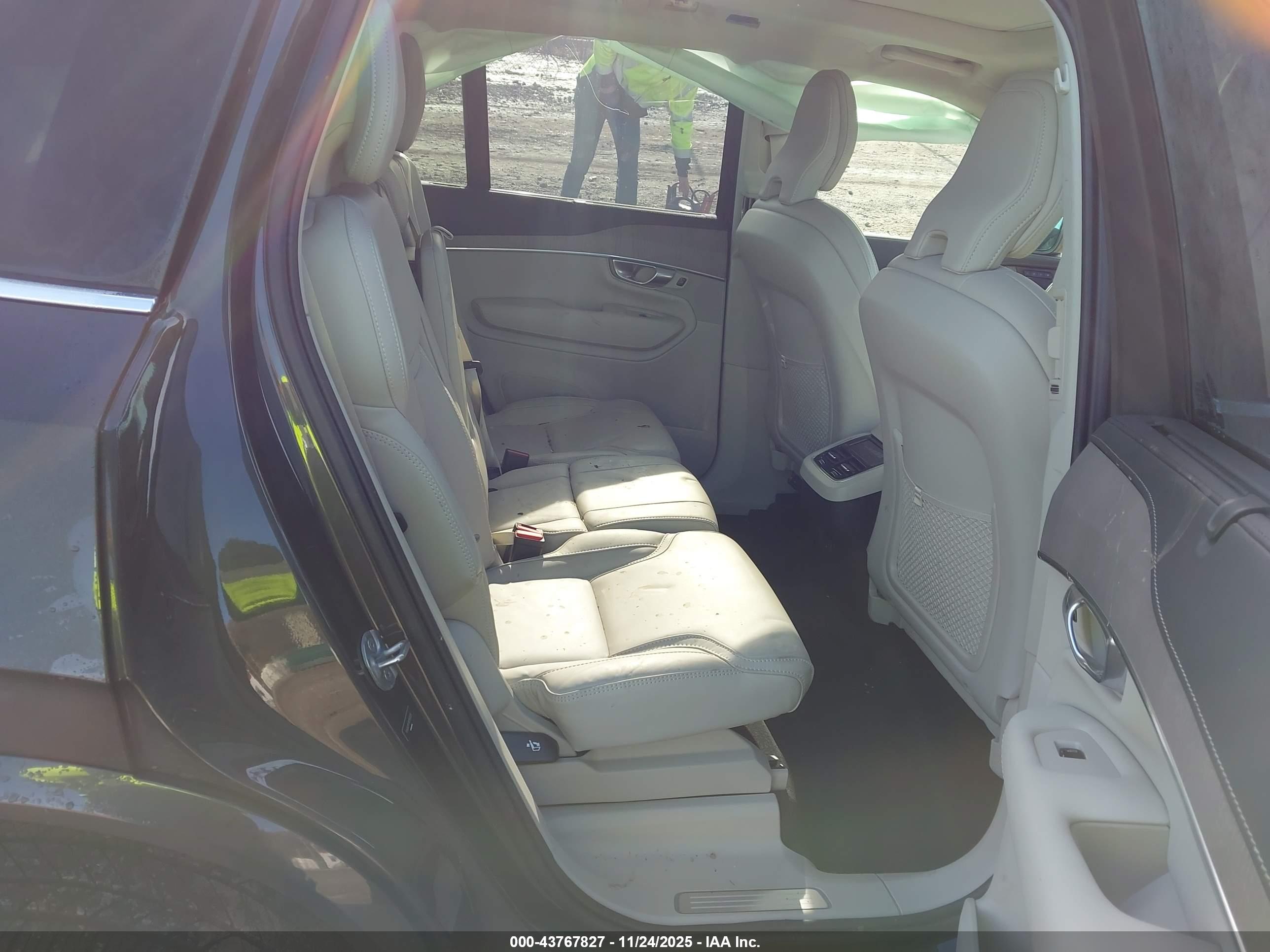 VOLVO XC90 image 8