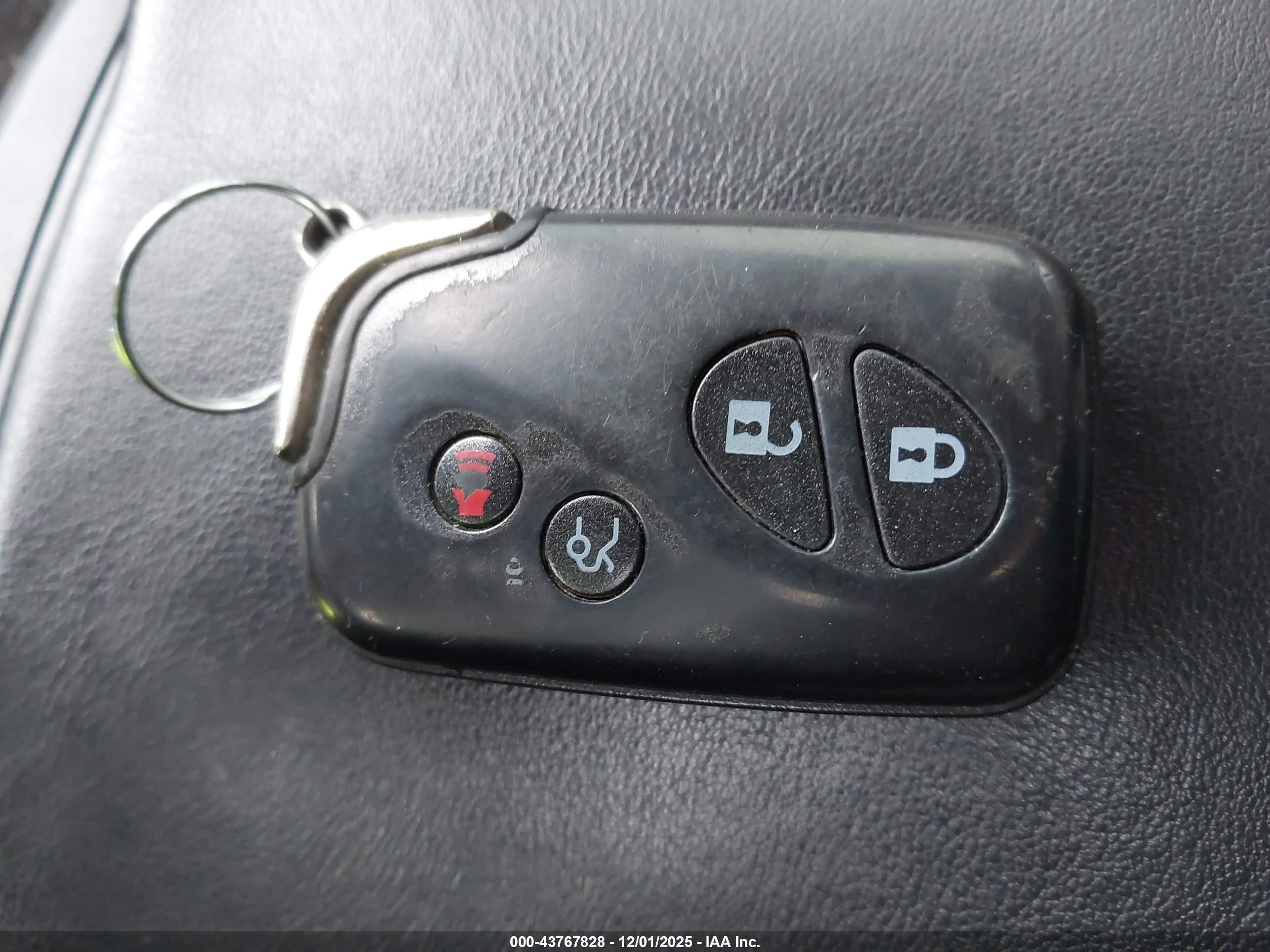 LEXUS IS image 11