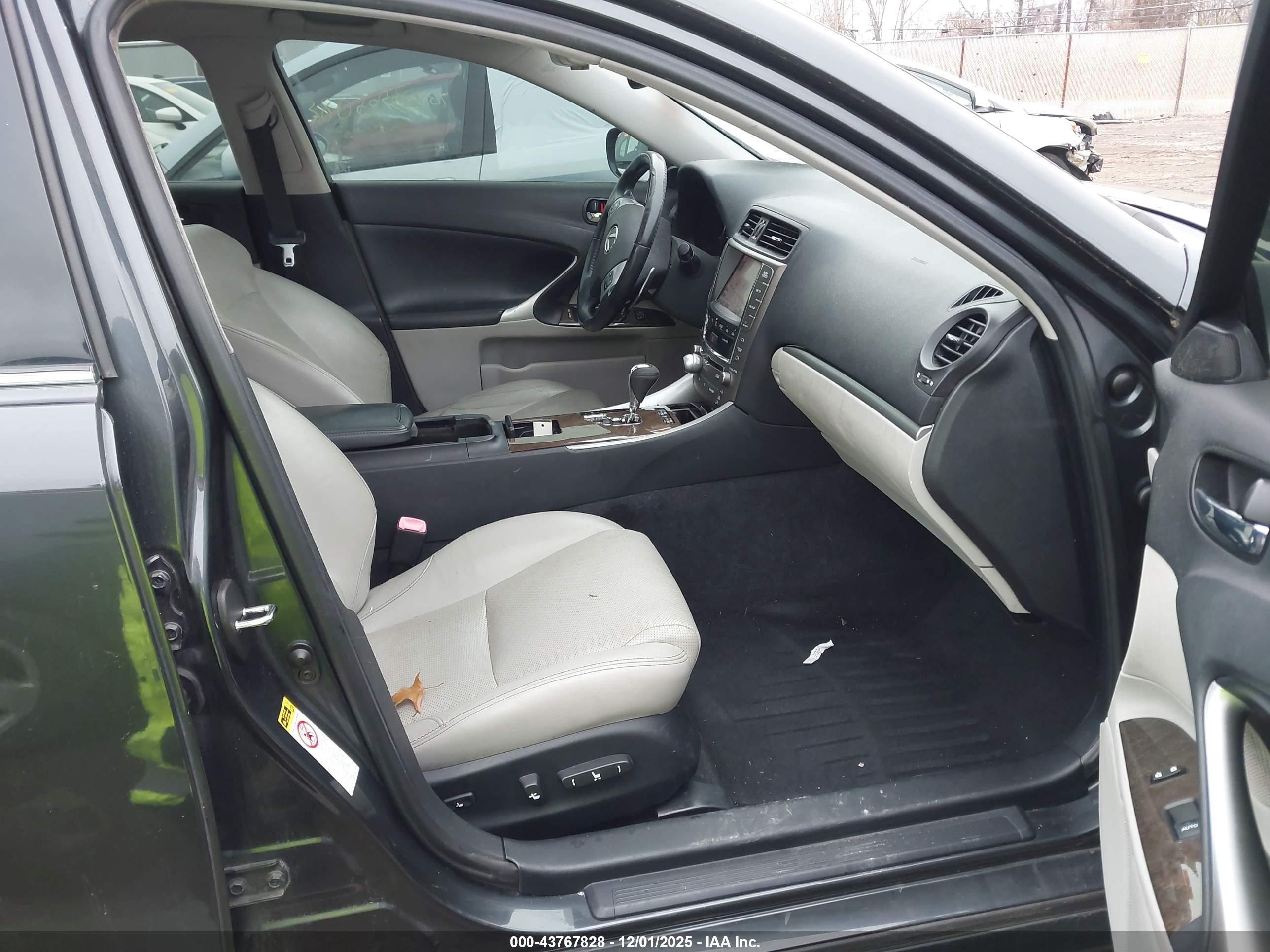 LEXUS IS image 5