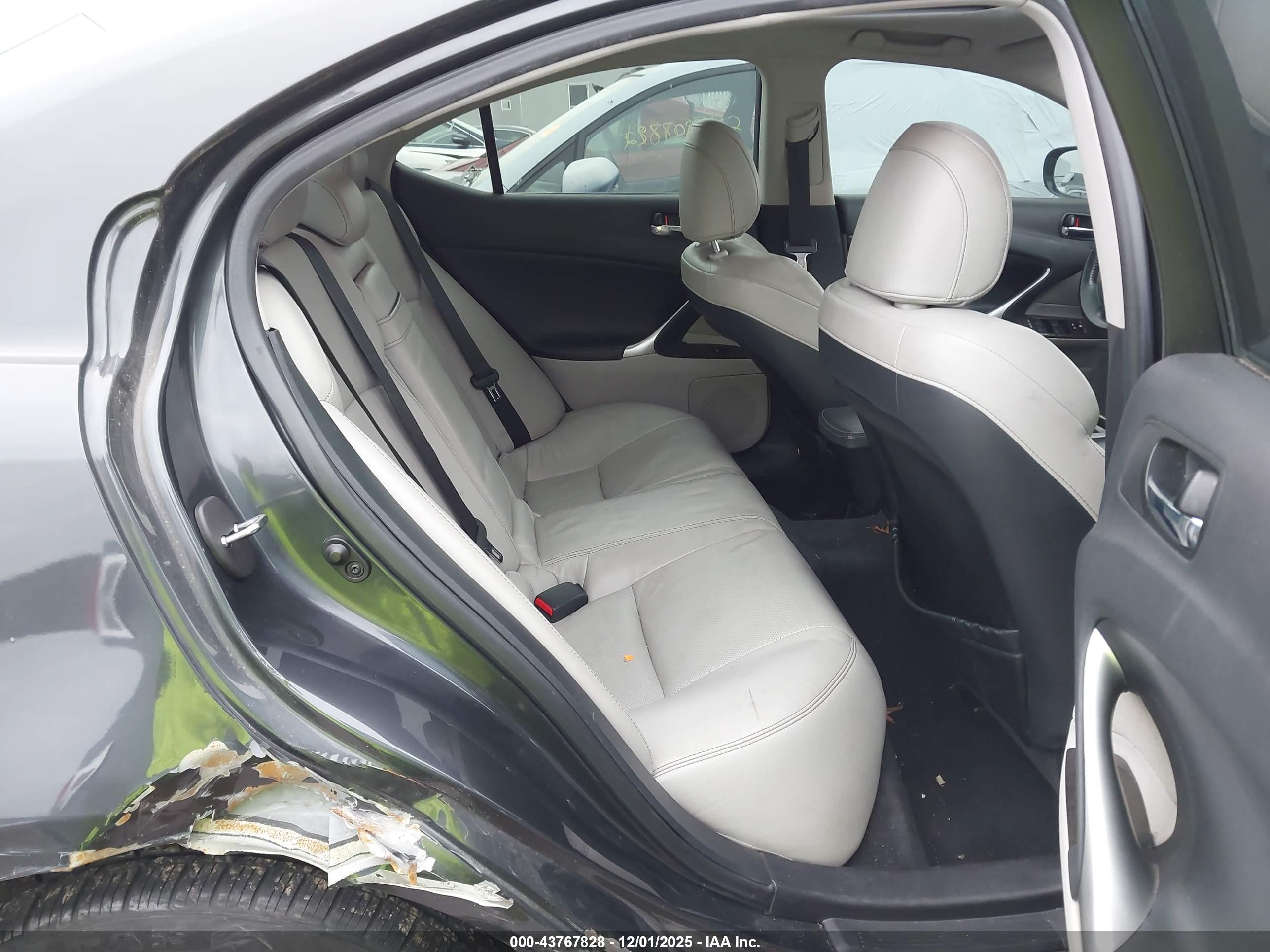 LEXUS IS image 8