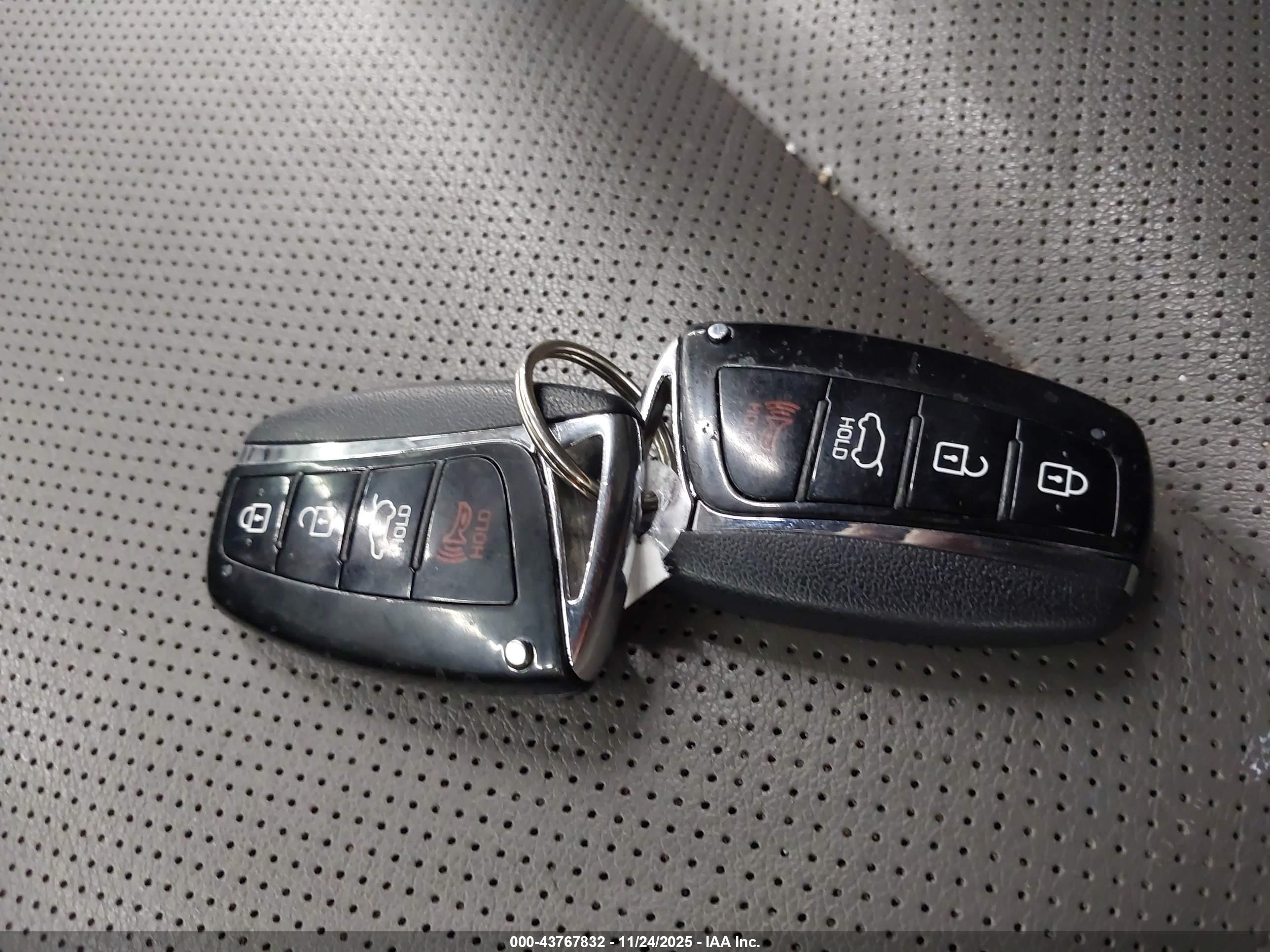 HYUNDAI SANTA image 11