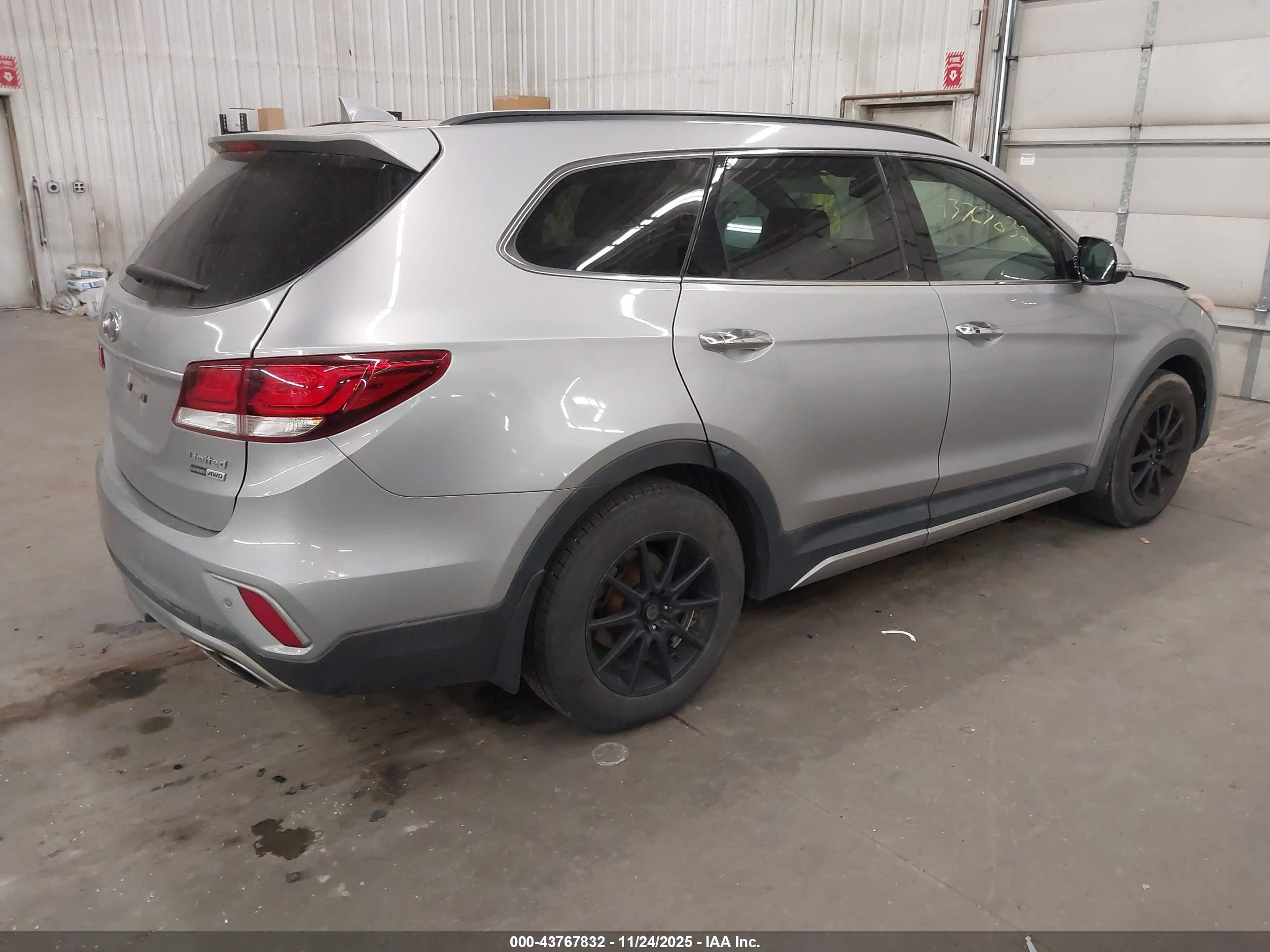 HYUNDAI SANTA image 4