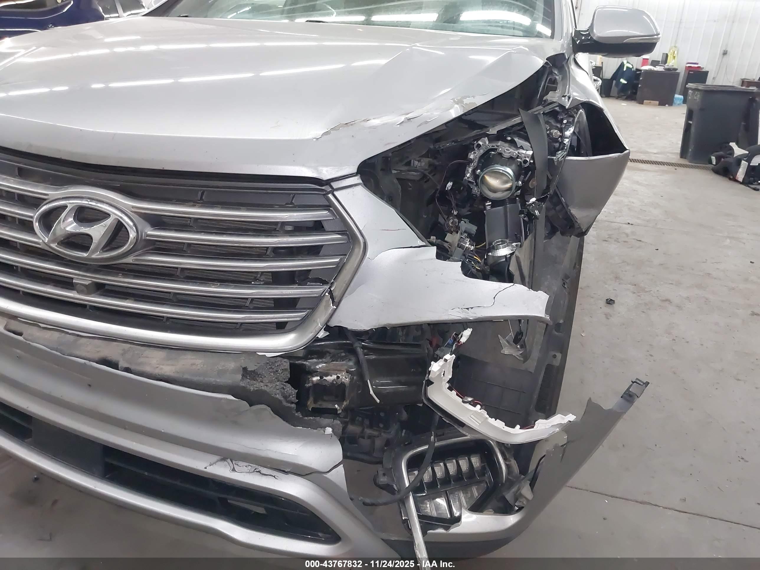 HYUNDAI SANTA image 6