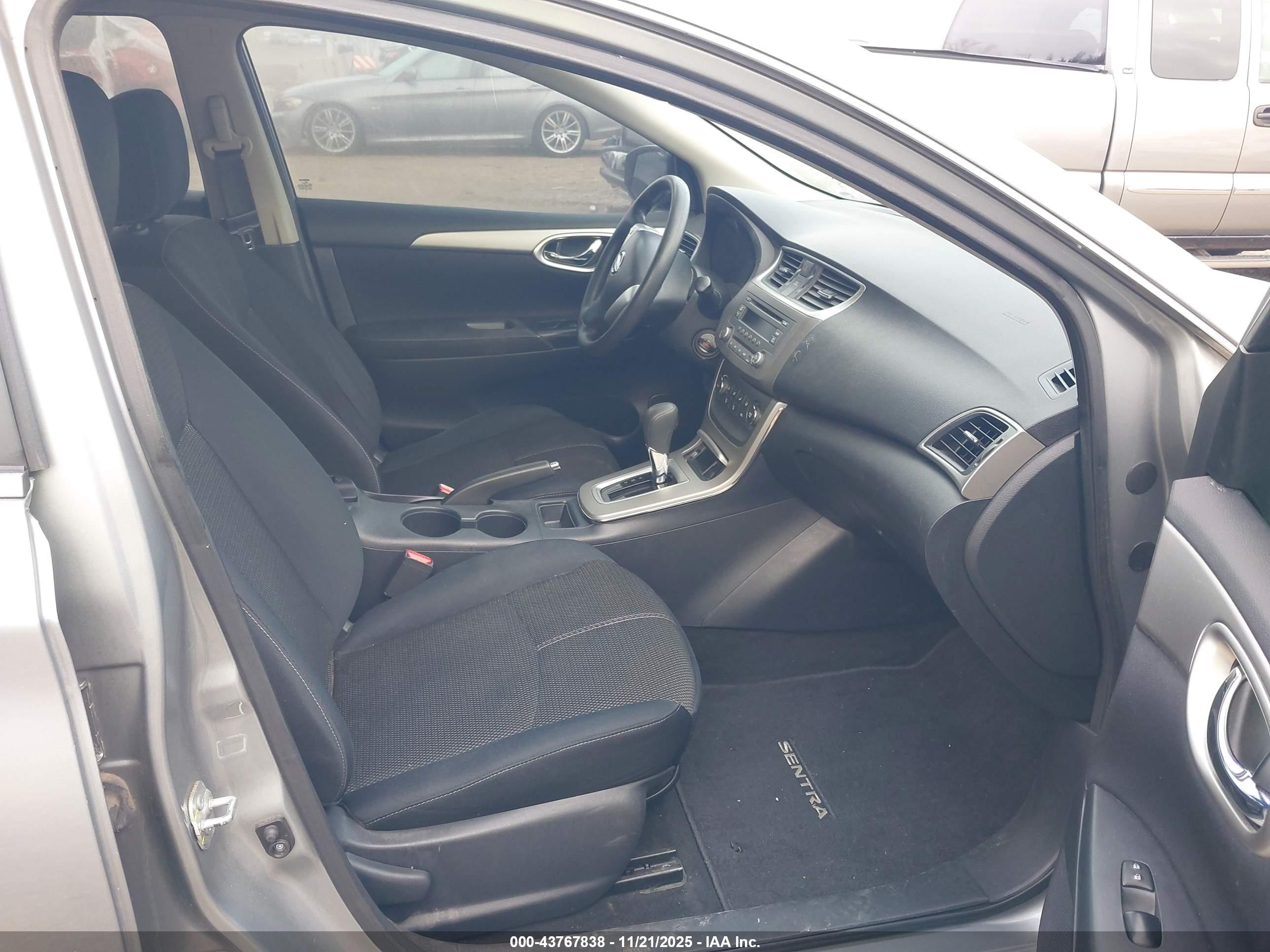 NISSAN SENTRA image 5