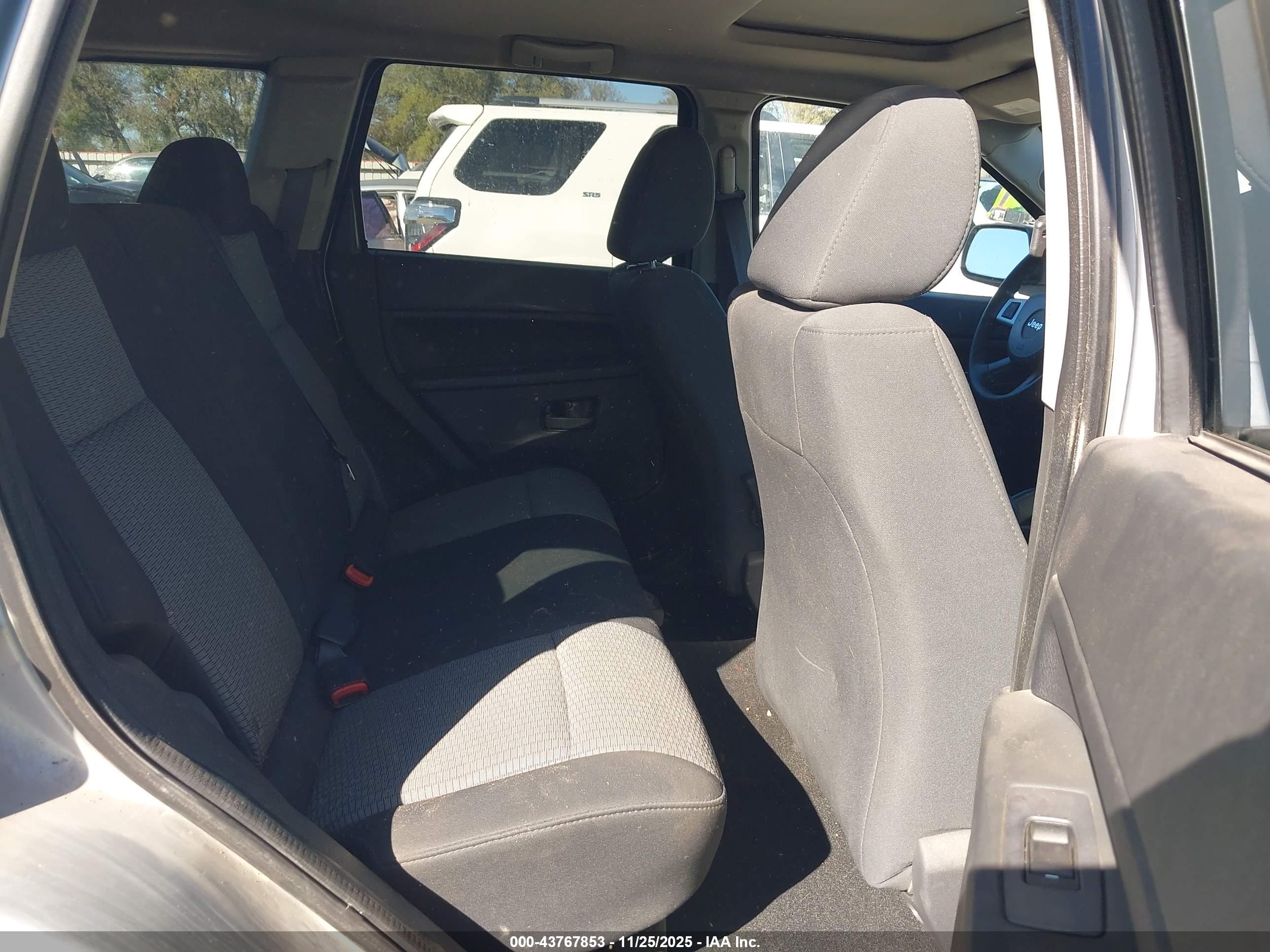 JEEP GRAND image 8