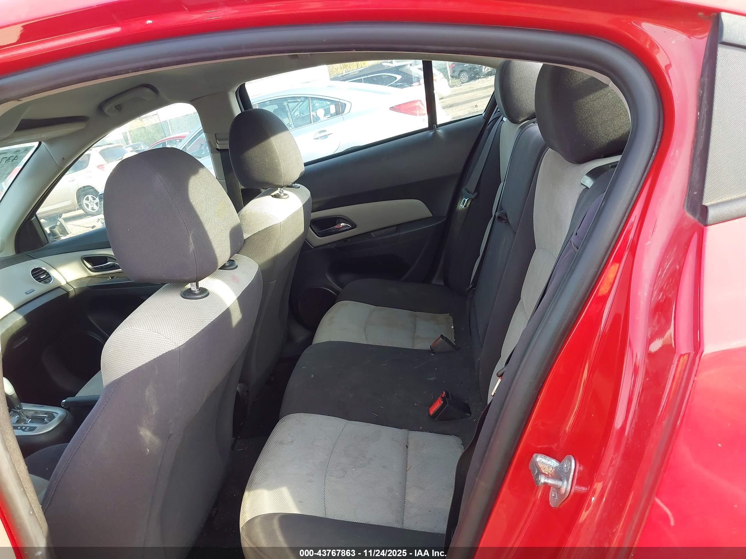 CHEVROLET CRUZE image 8