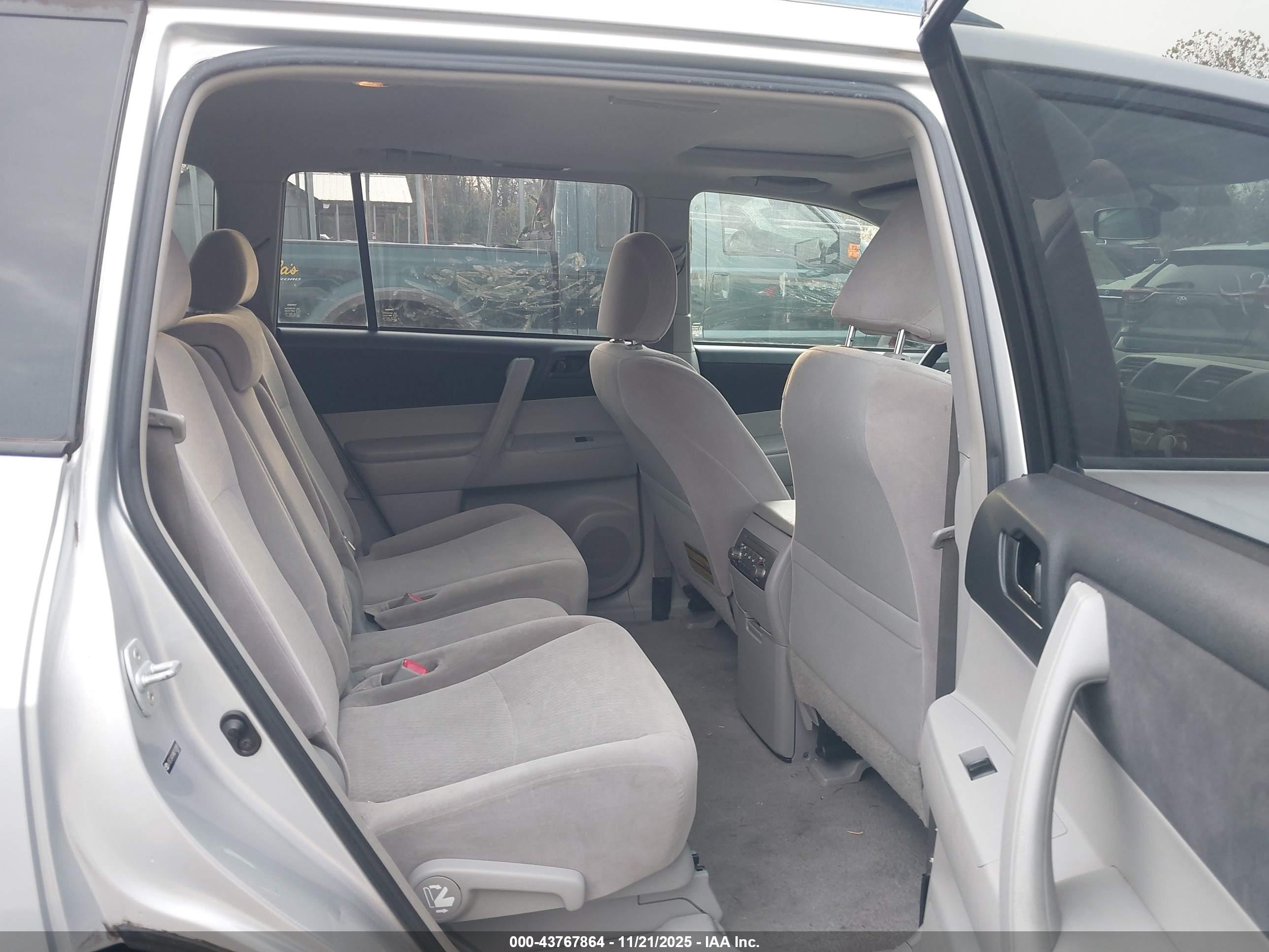 TOYOTA HIGHLANDER image 8
