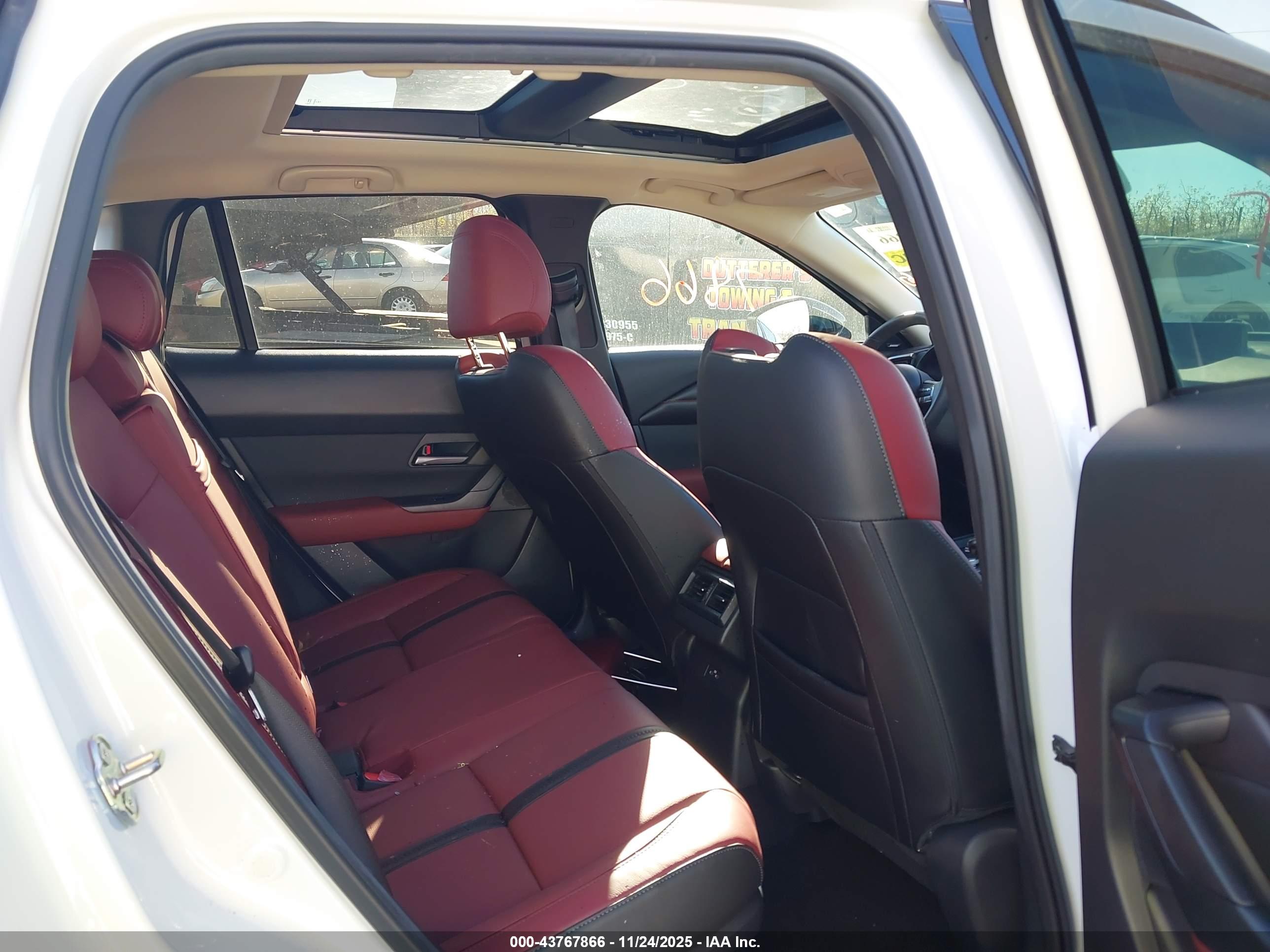 MAZDA CX-50 image 8