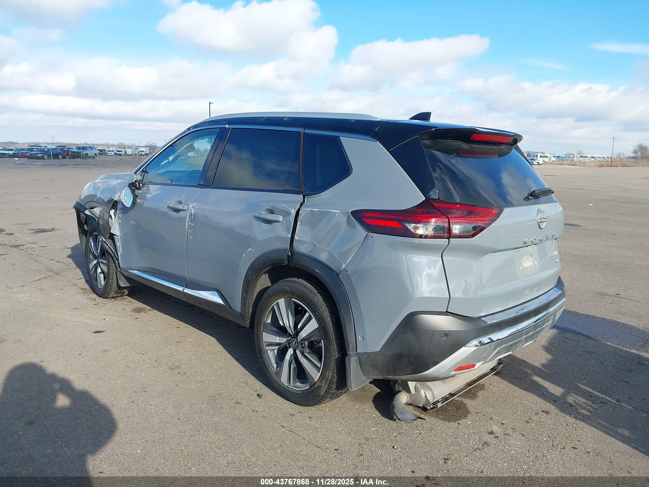 NISSAN ROGUE image 3