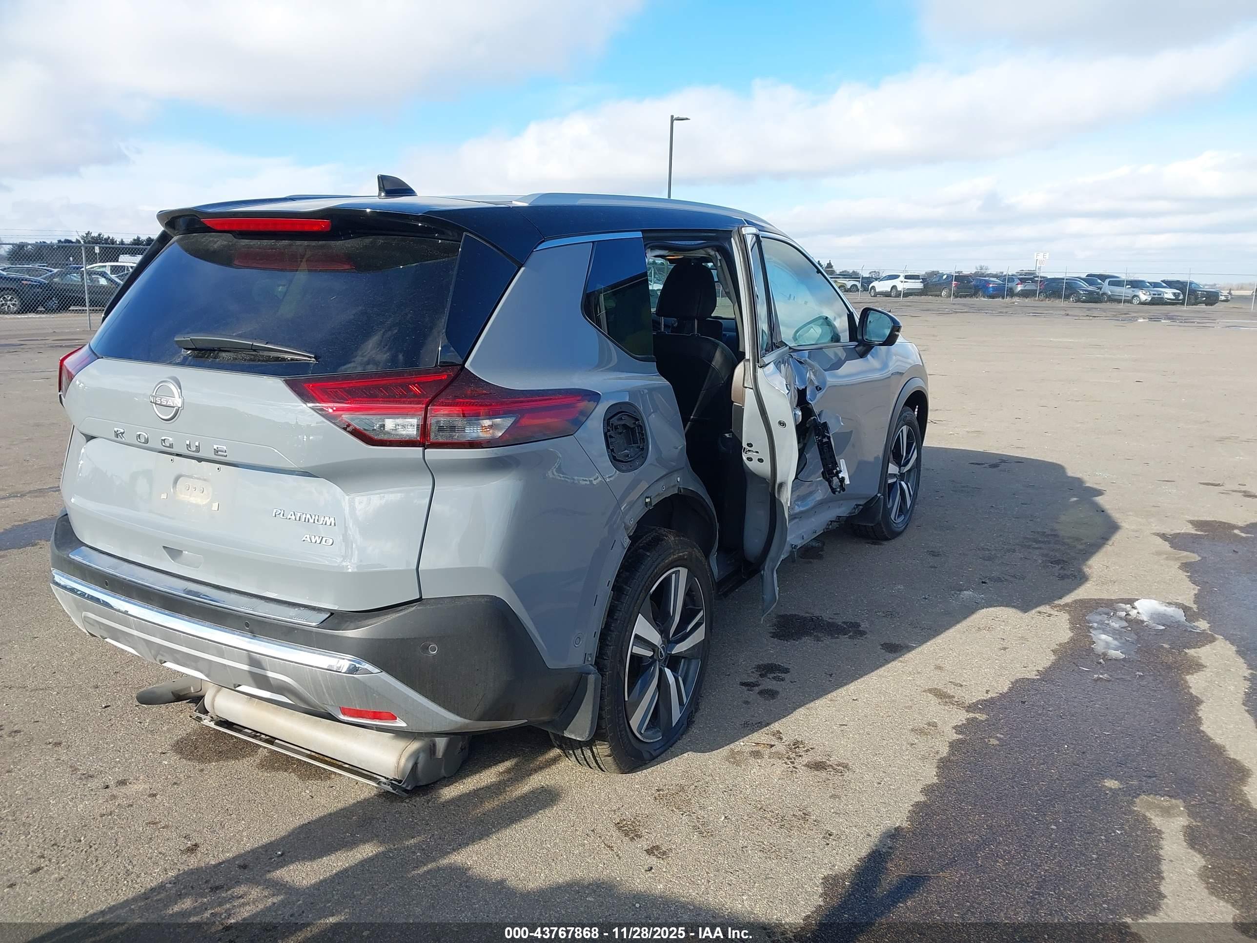 NISSAN ROGUE image 4