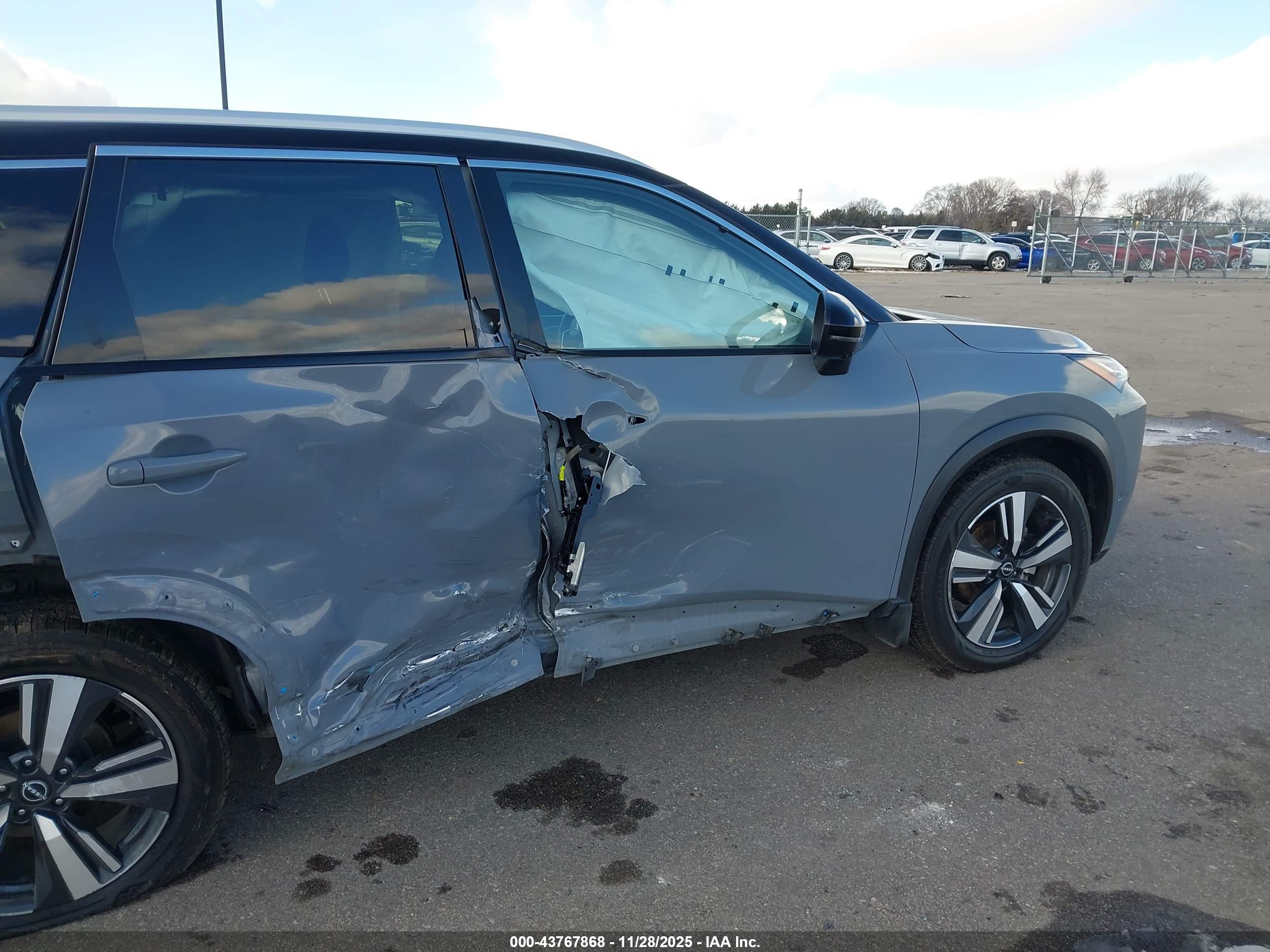NISSAN ROGUE image 6