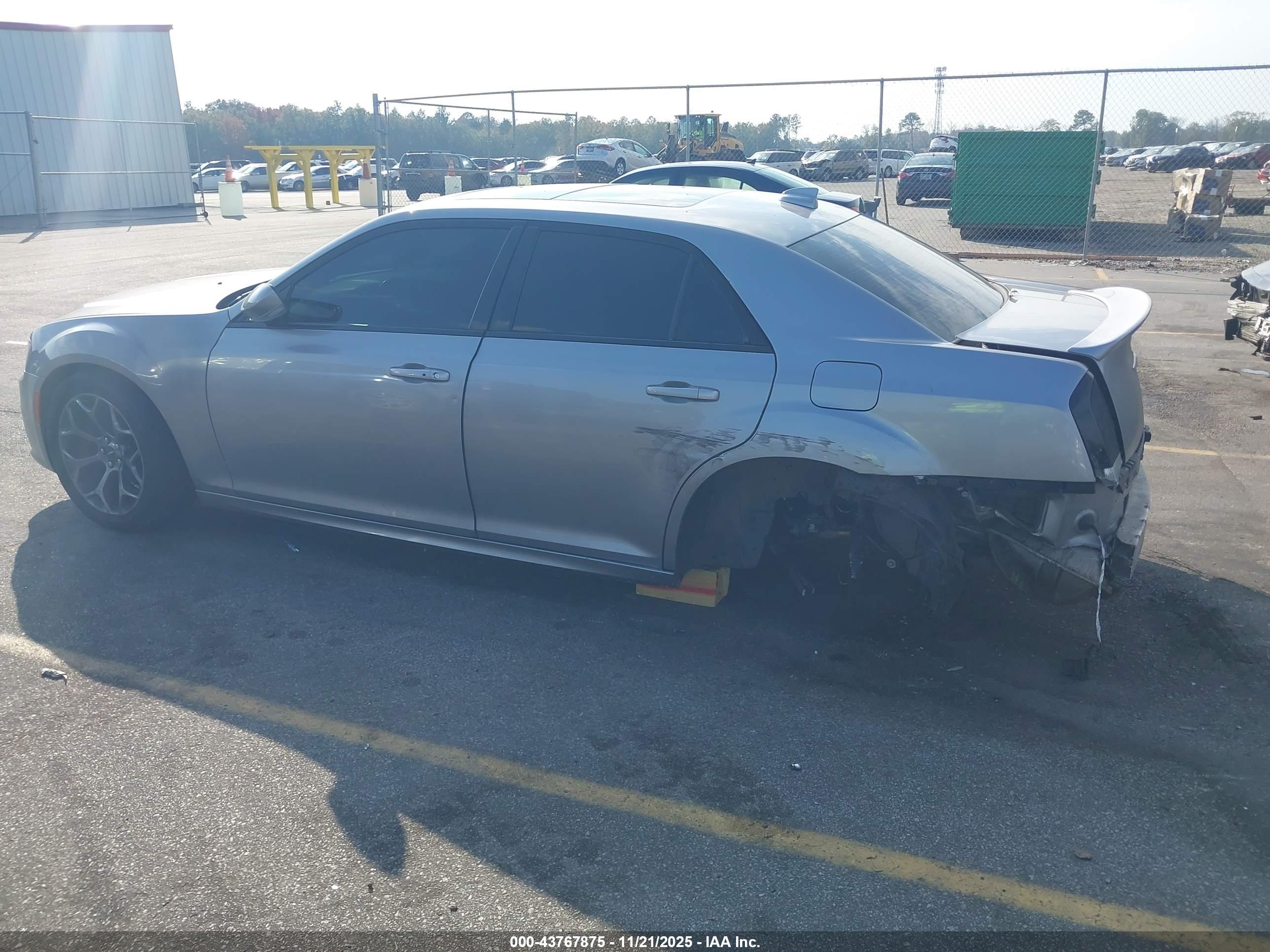CHRYSLER 300 image 3