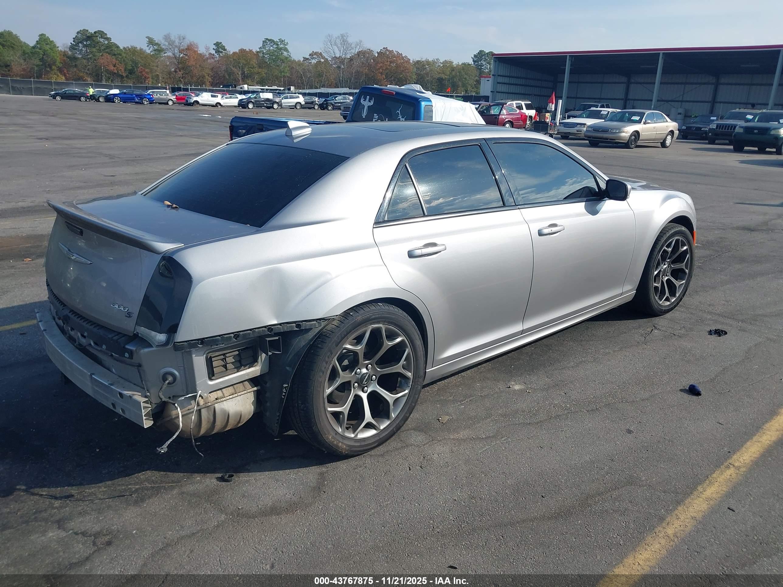 CHRYSLER 300 image 4
