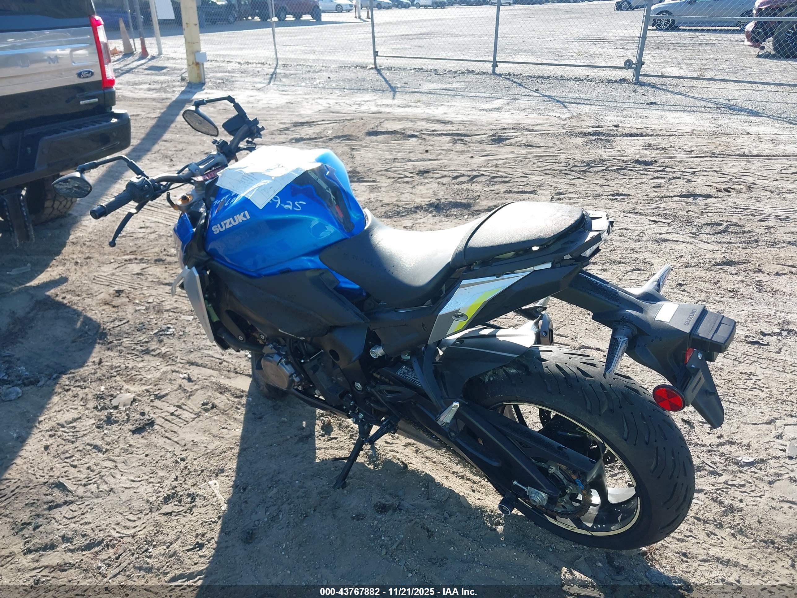 SUZUKI GSX-S1000 image 3