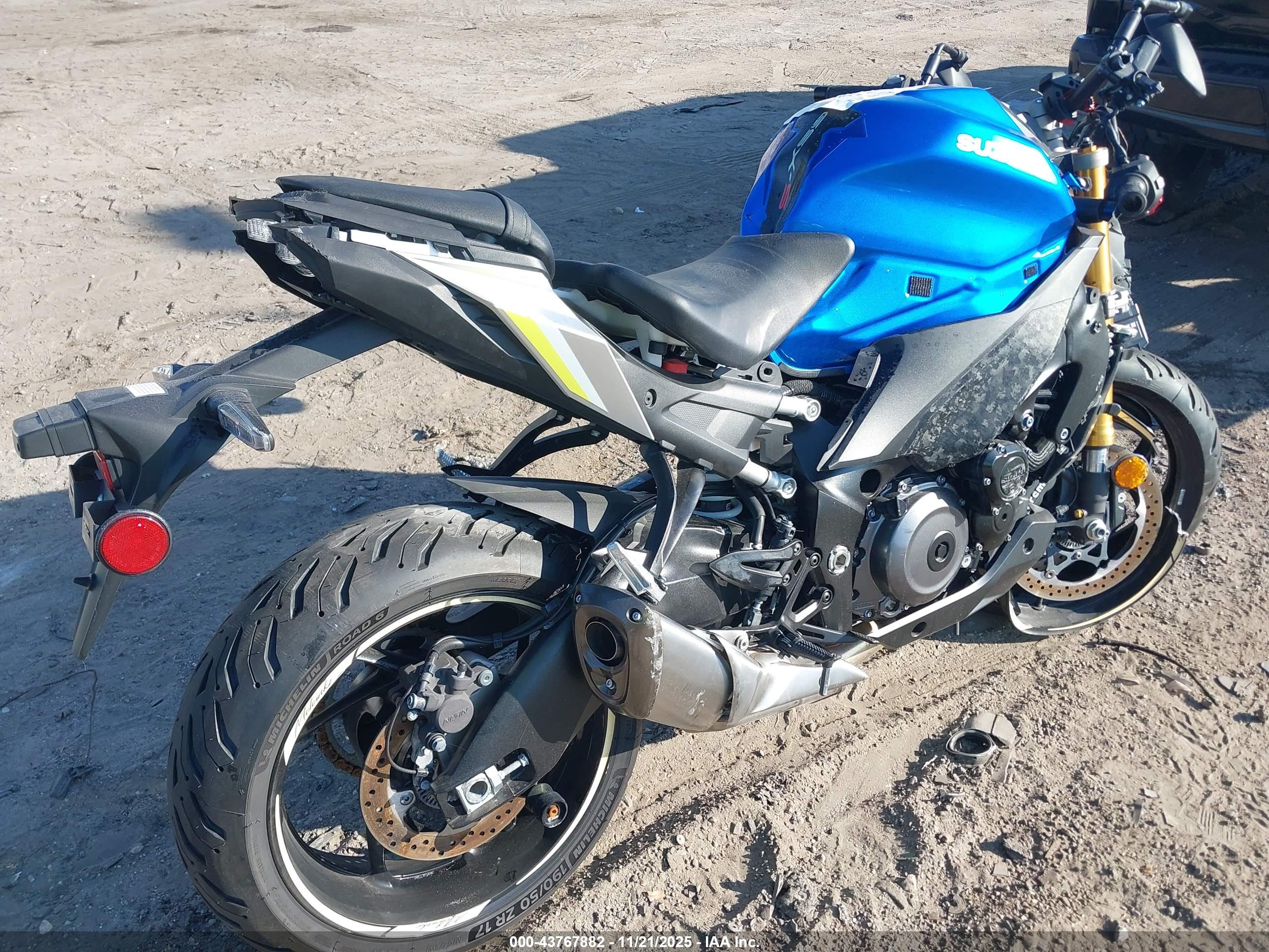 SUZUKI GSX-S1000 image 4