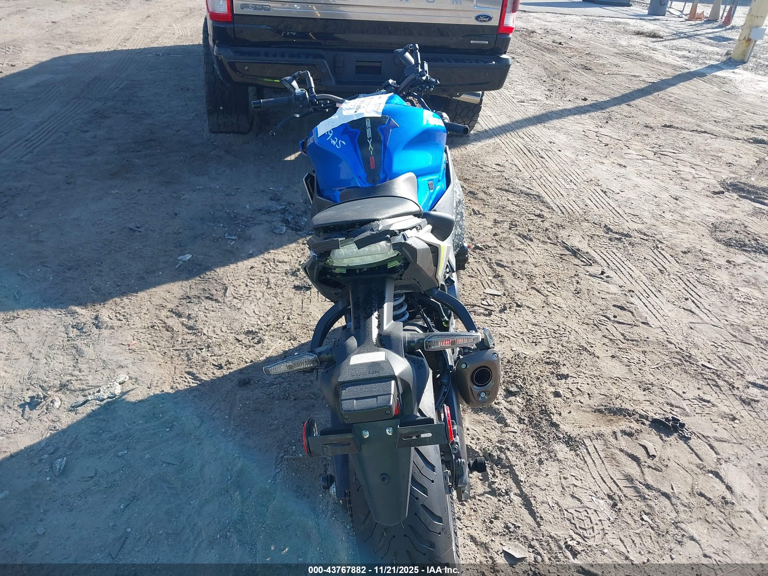 SUZUKI GSX-S1000 image 6