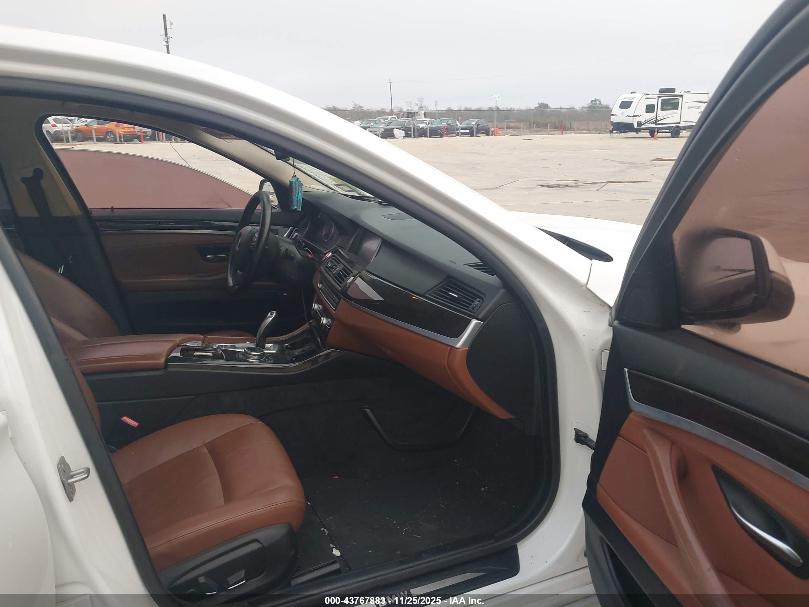 BMW 528I image 5