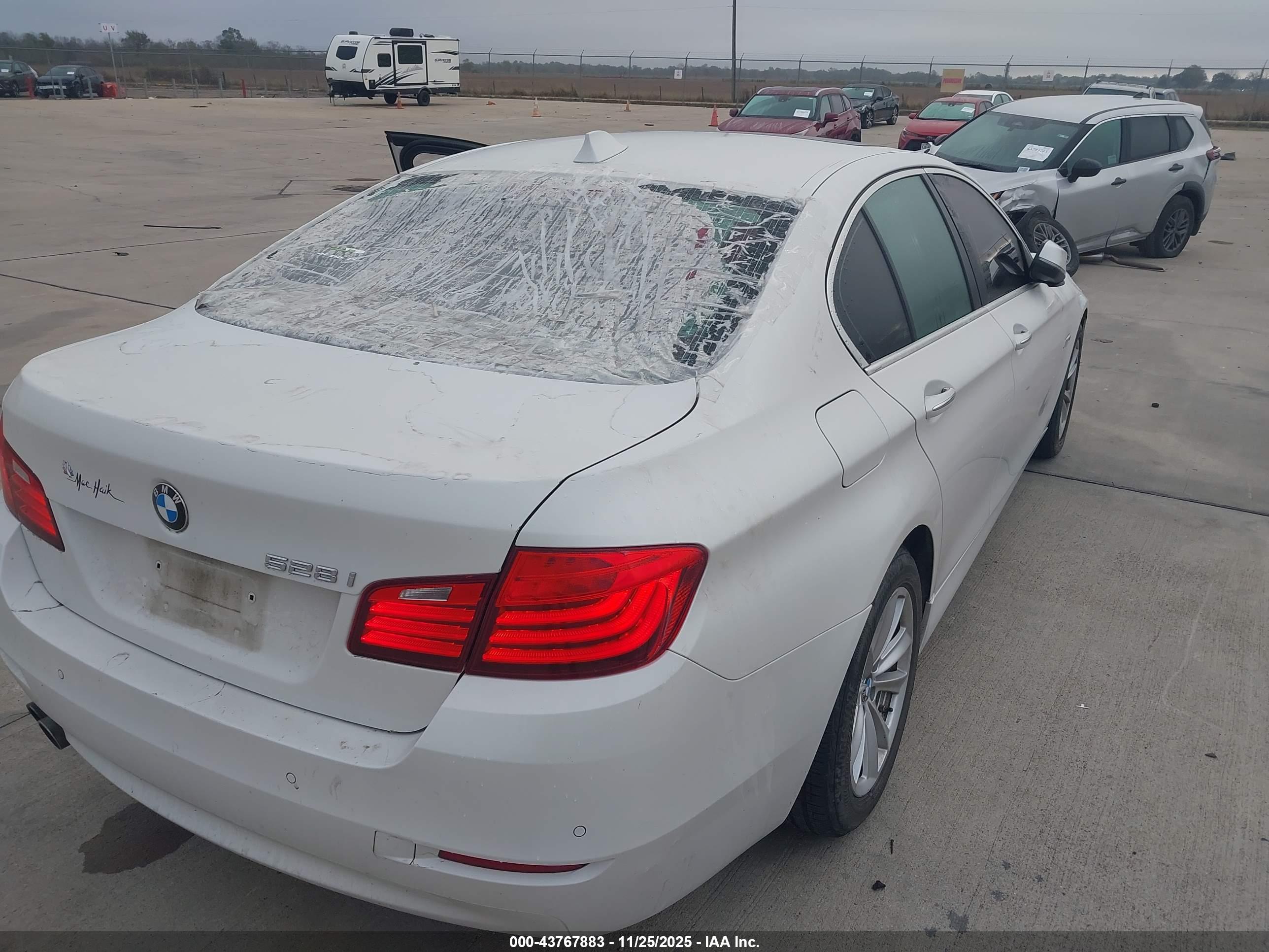 BMW 528I image 6