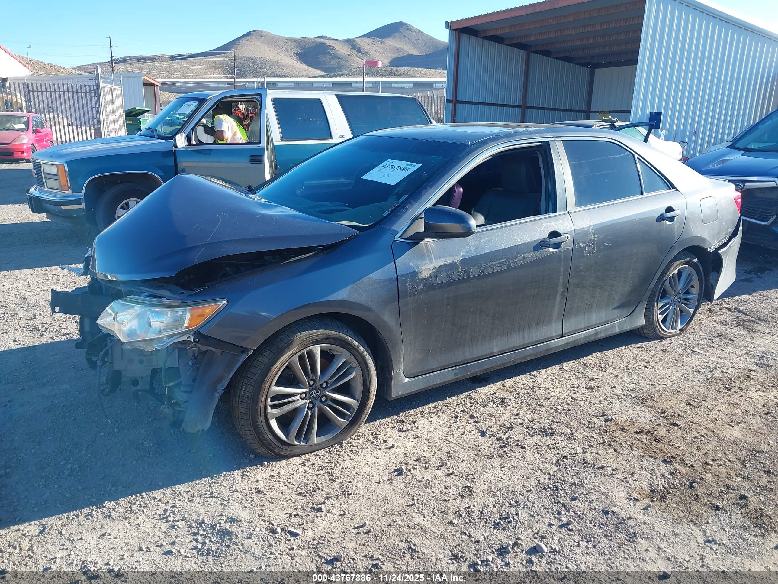 TOYOTA CAMRY image 2