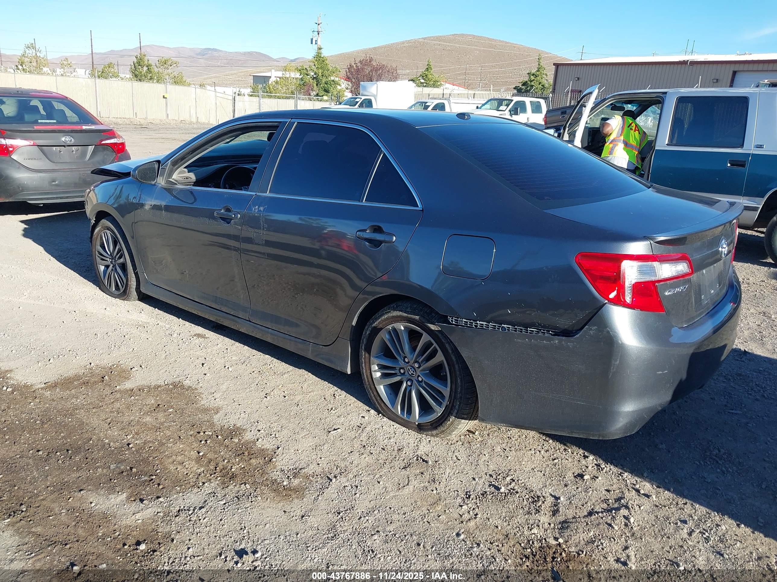 TOYOTA CAMRY image 3