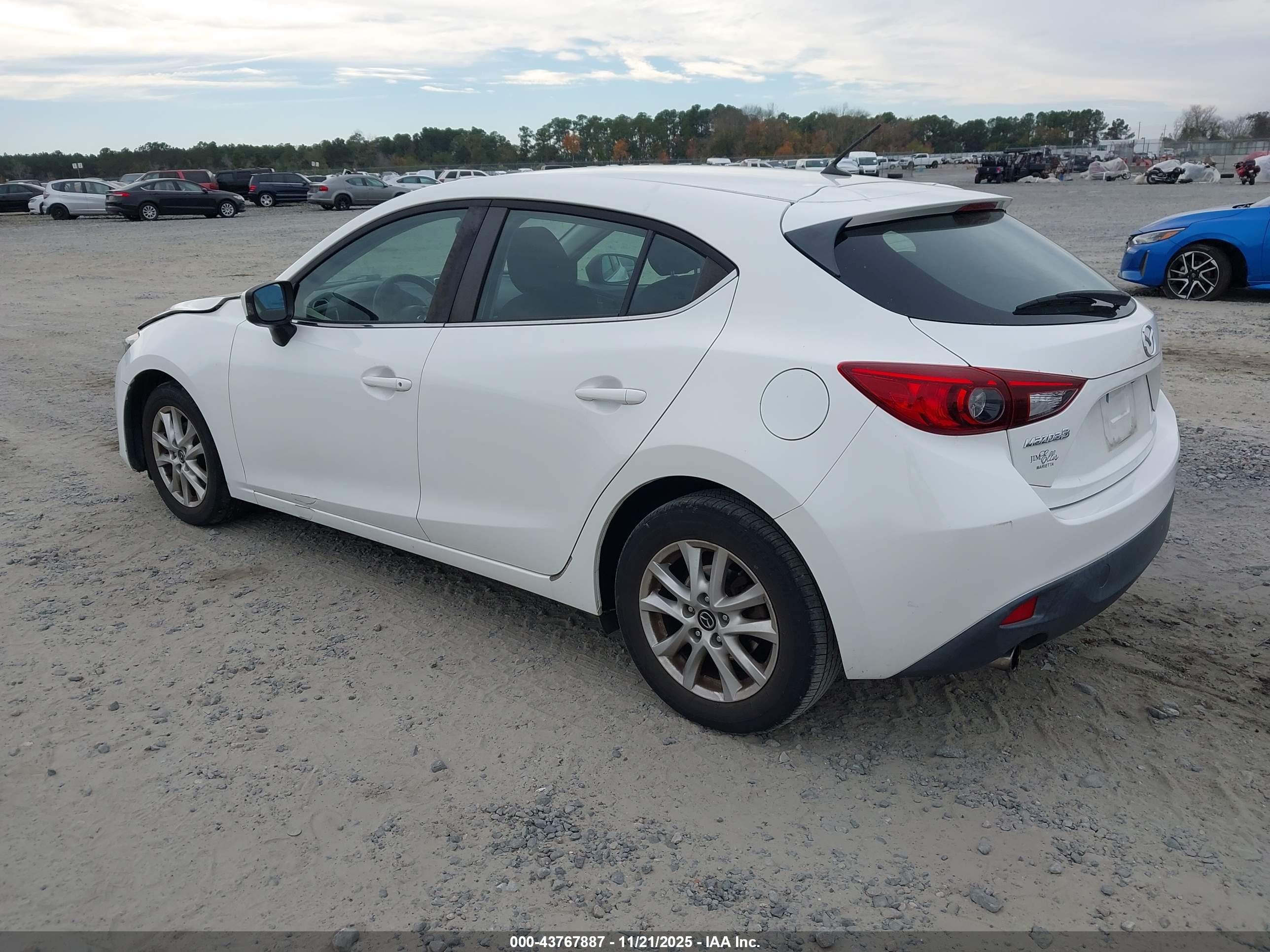 MAZDA MAZDA3 image 3