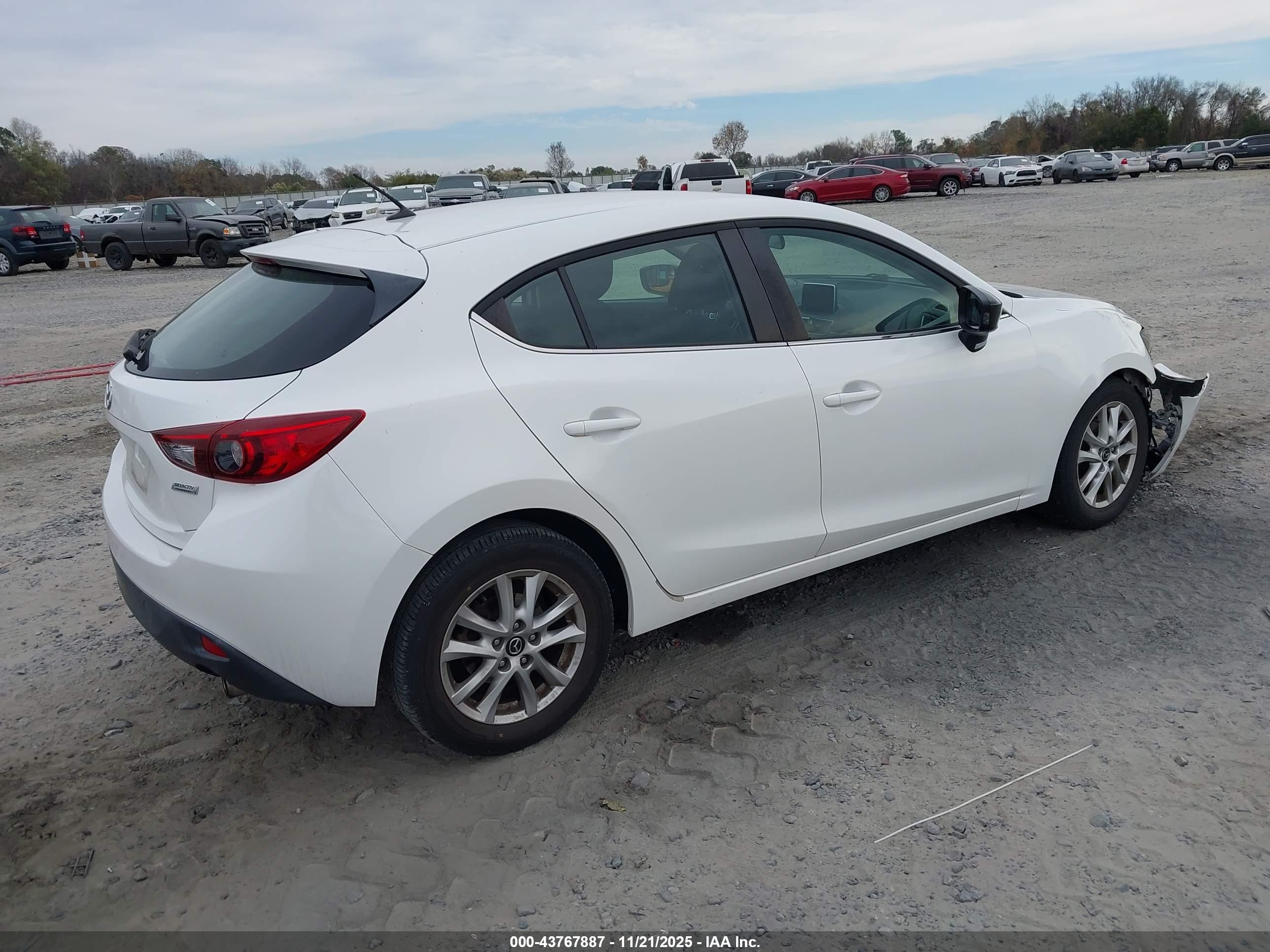 MAZDA MAZDA3 image 4