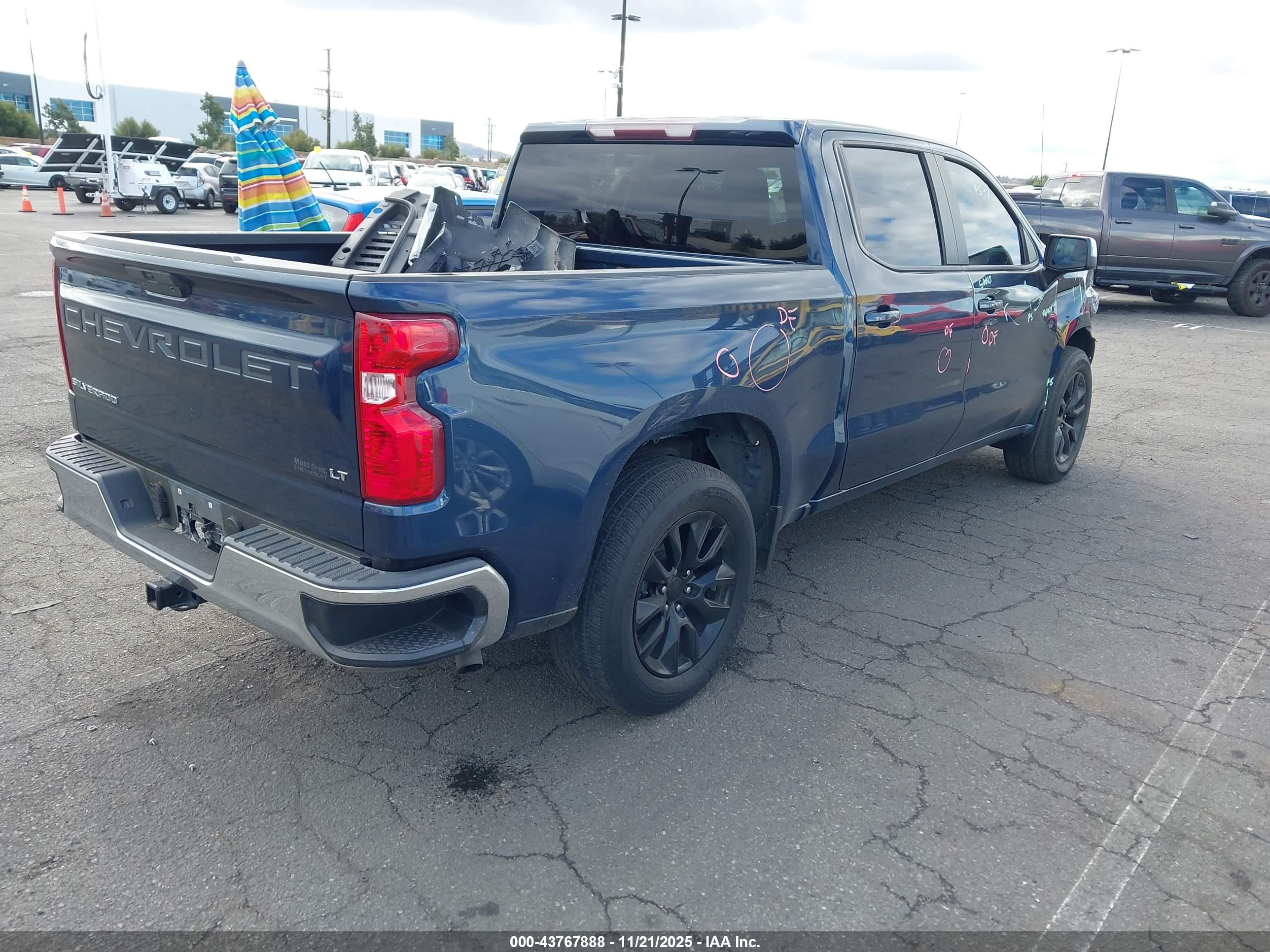 CHEVROLET SILVERADO image 4