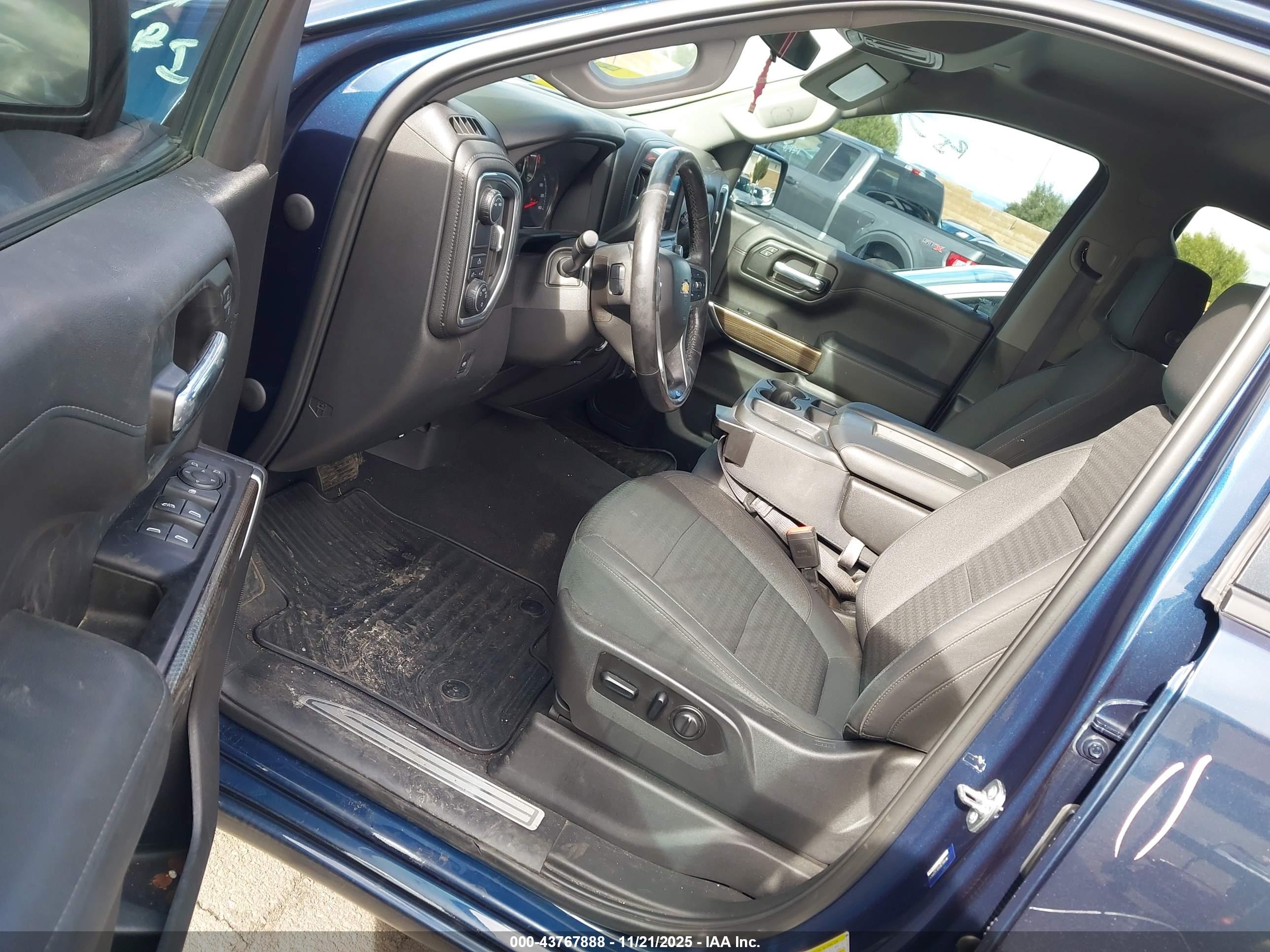 CHEVROLET SILVERADO image 5