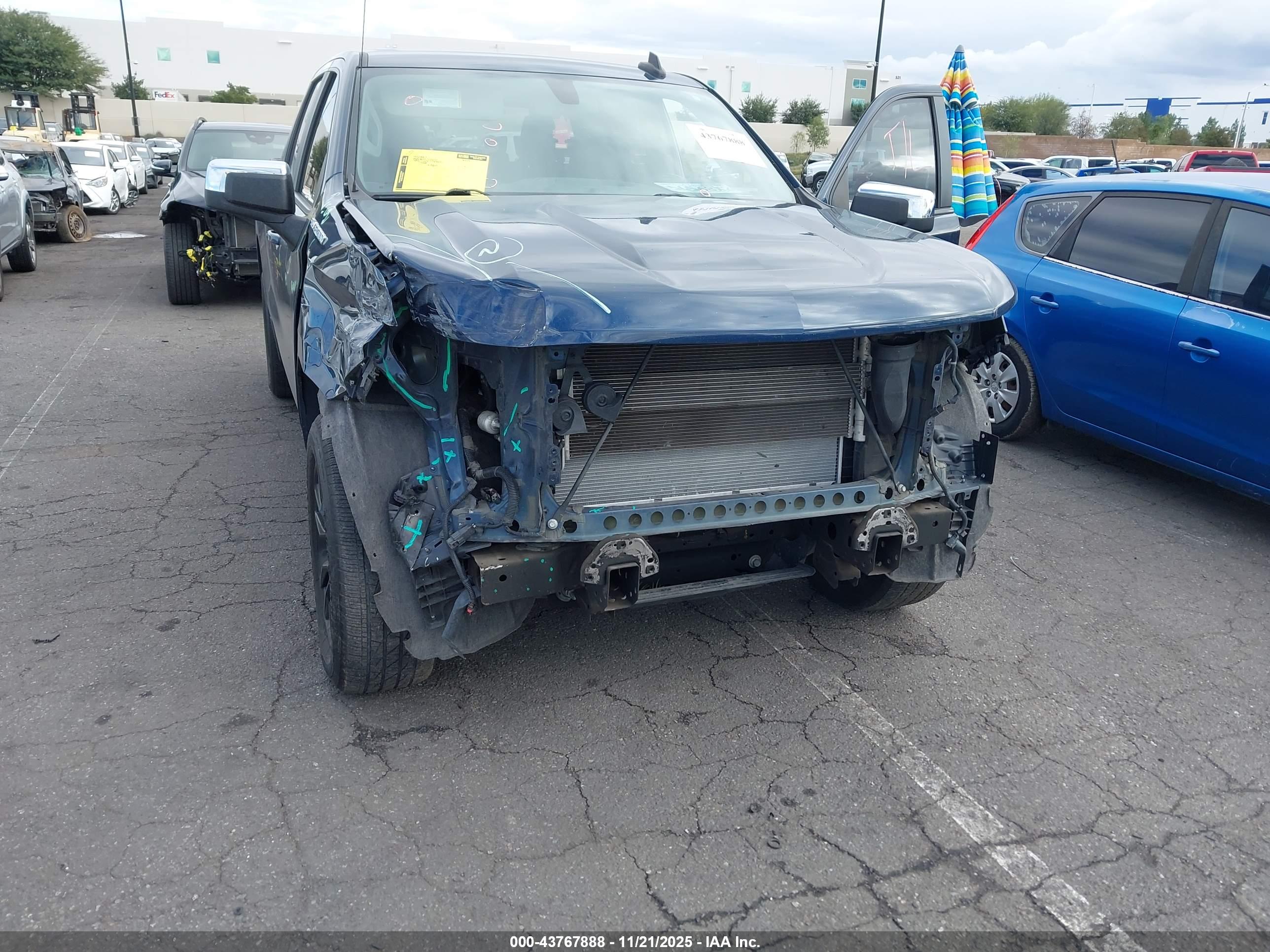 CHEVROLET SILVERADO image 6
