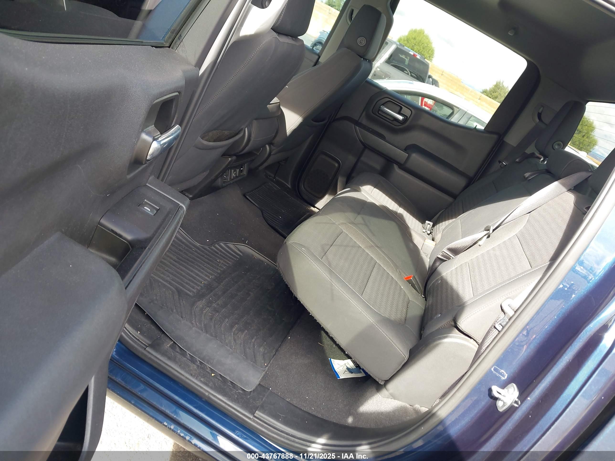 CHEVROLET SILVERADO image 8