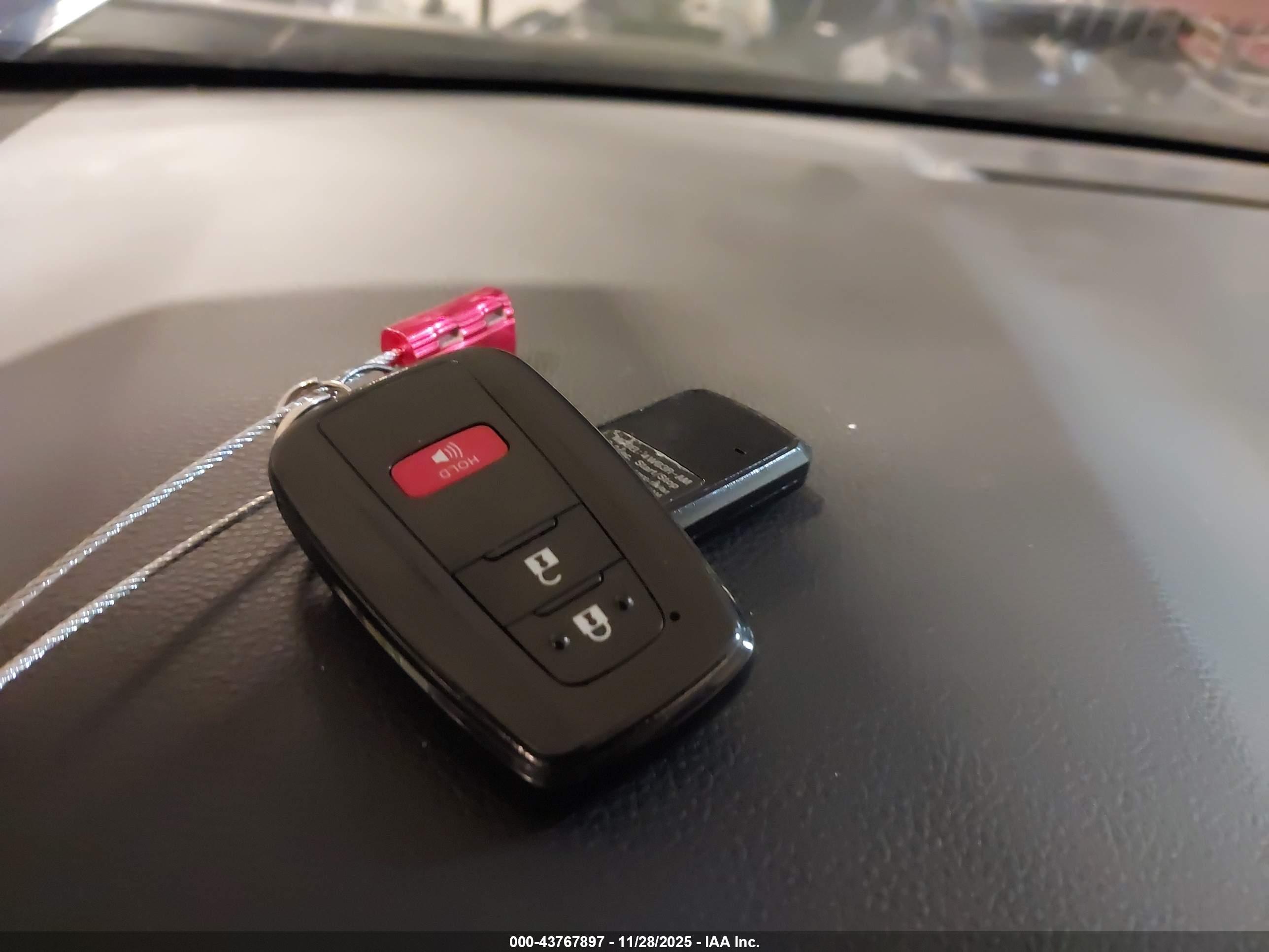 TOYOTA RAV4 image 11