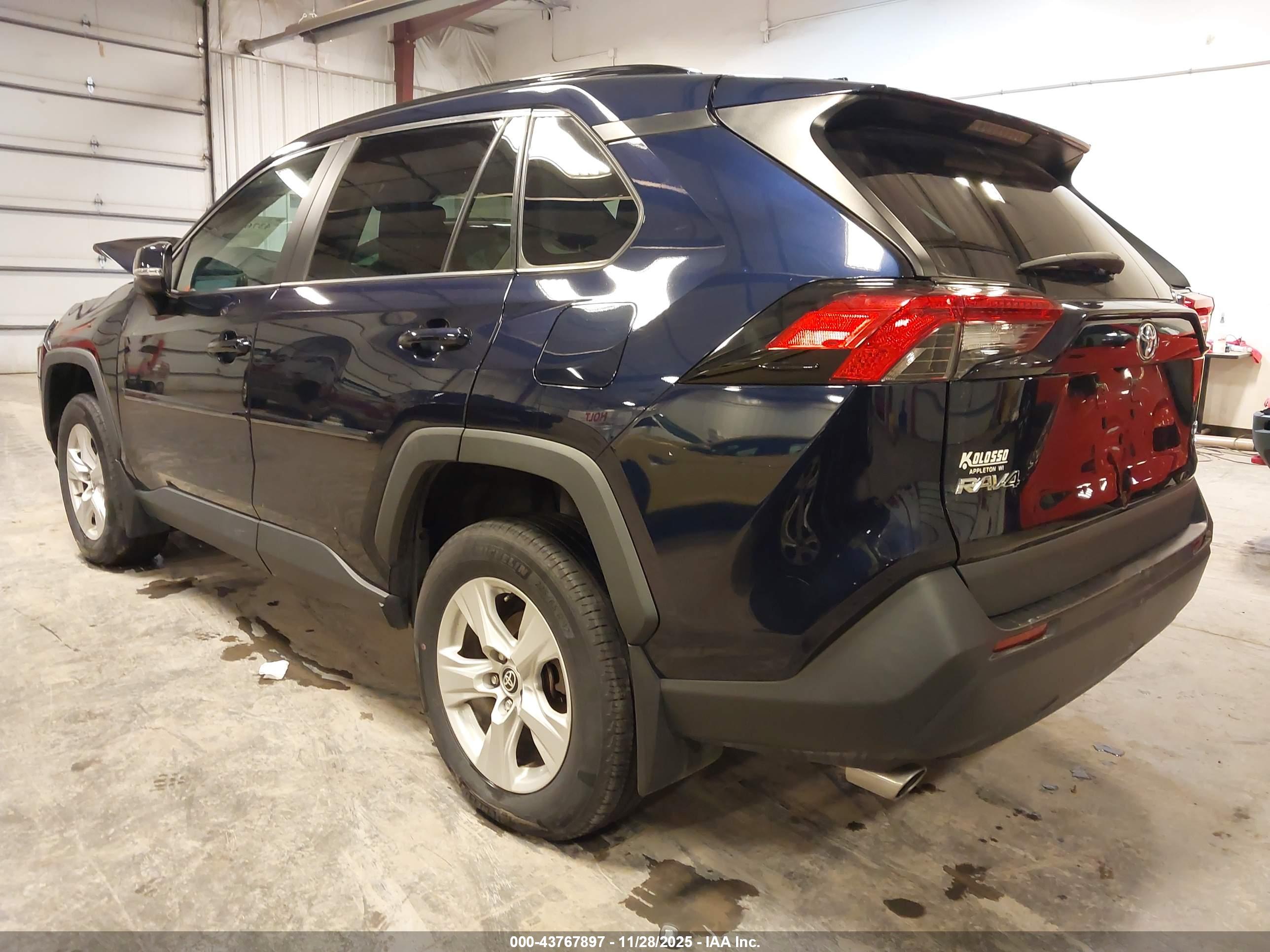 TOYOTA RAV4 image 3