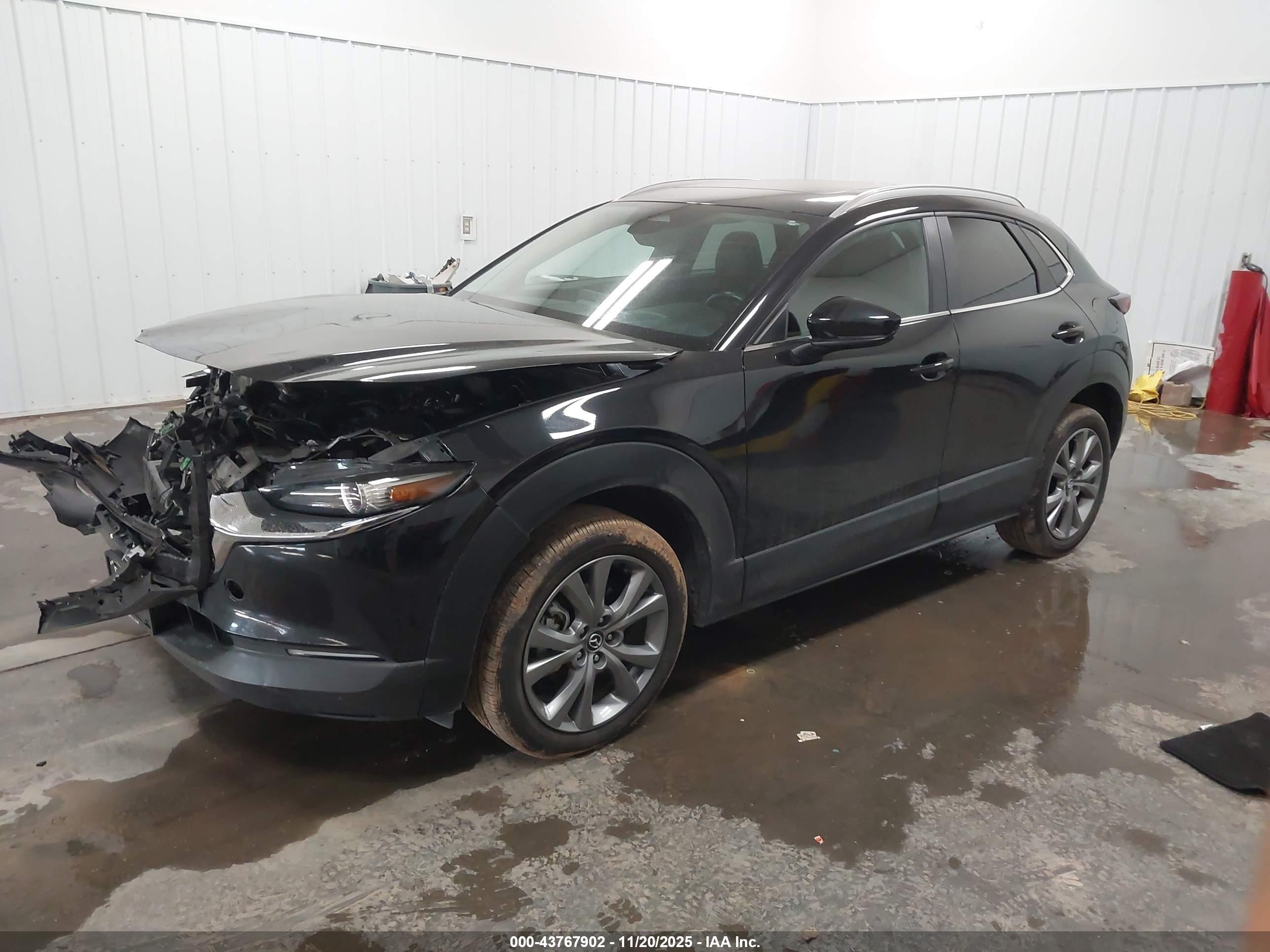 MAZDA CX-30 image 2