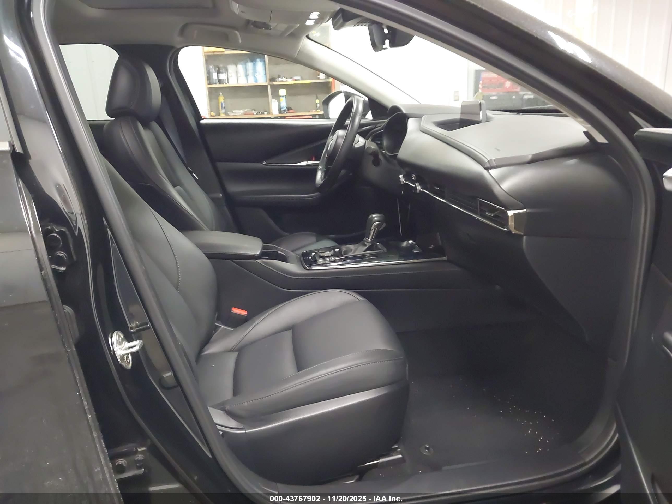 MAZDA CX-30 image 5
