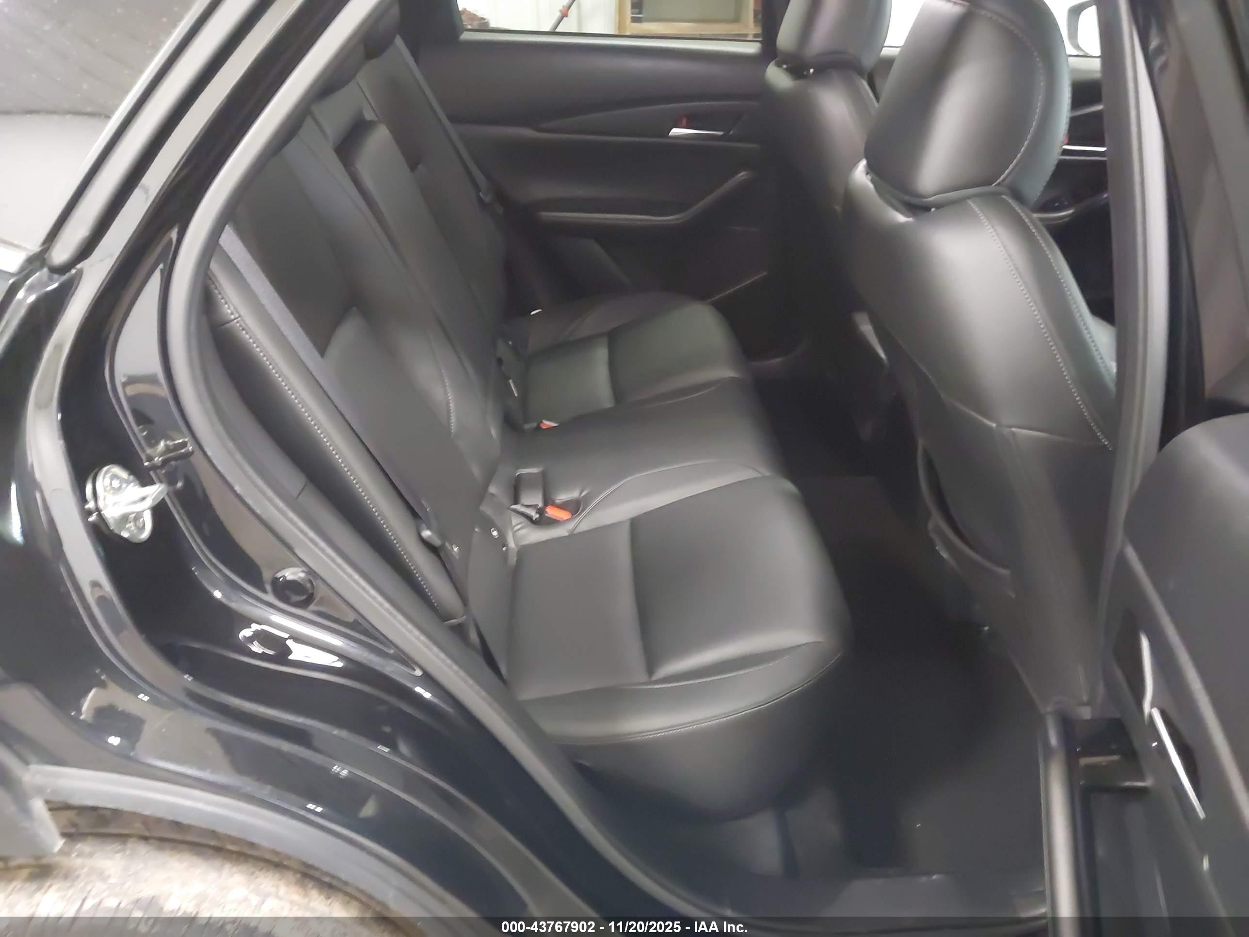 MAZDA CX-30 image 8