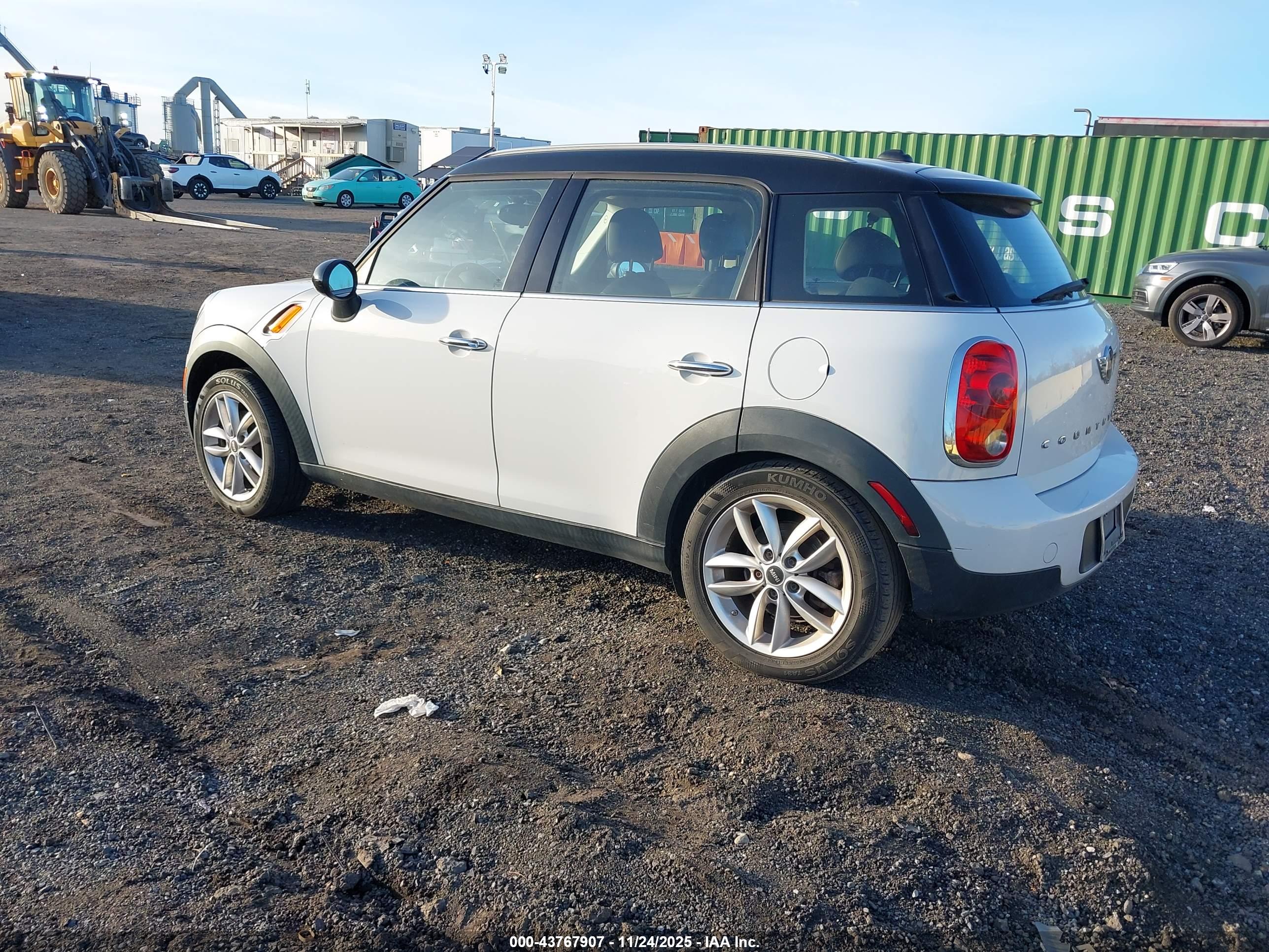 MINI COUNTRYMAN image 3