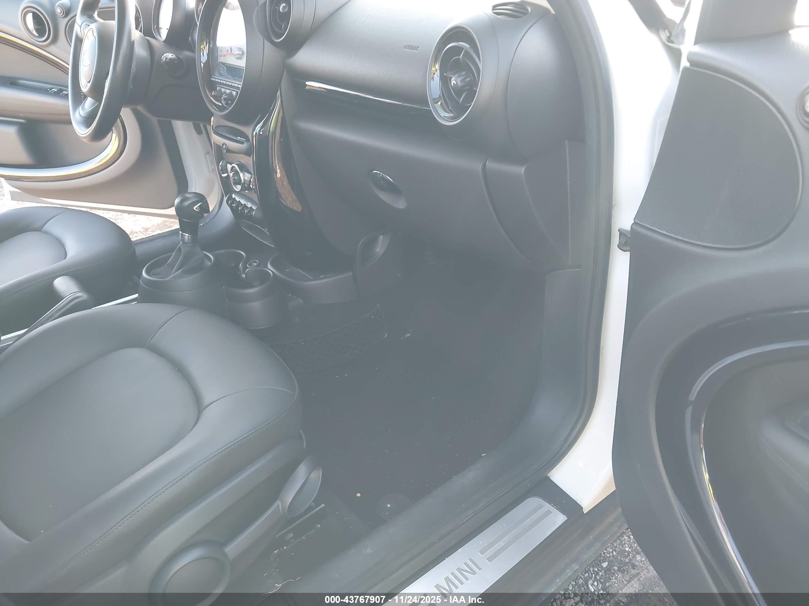 MINI COUNTRYMAN image 5