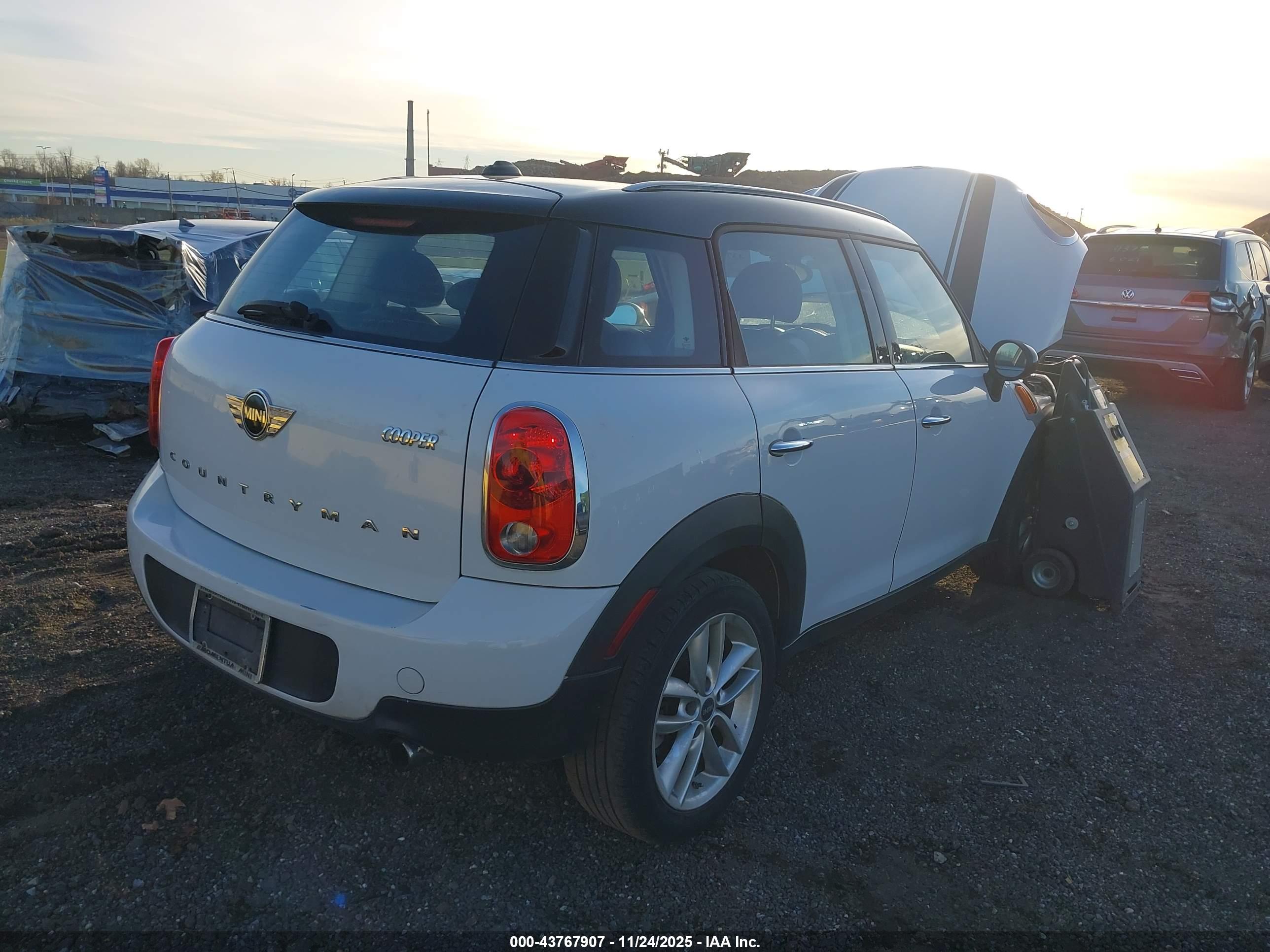 MINI COUNTRYMAN image 6