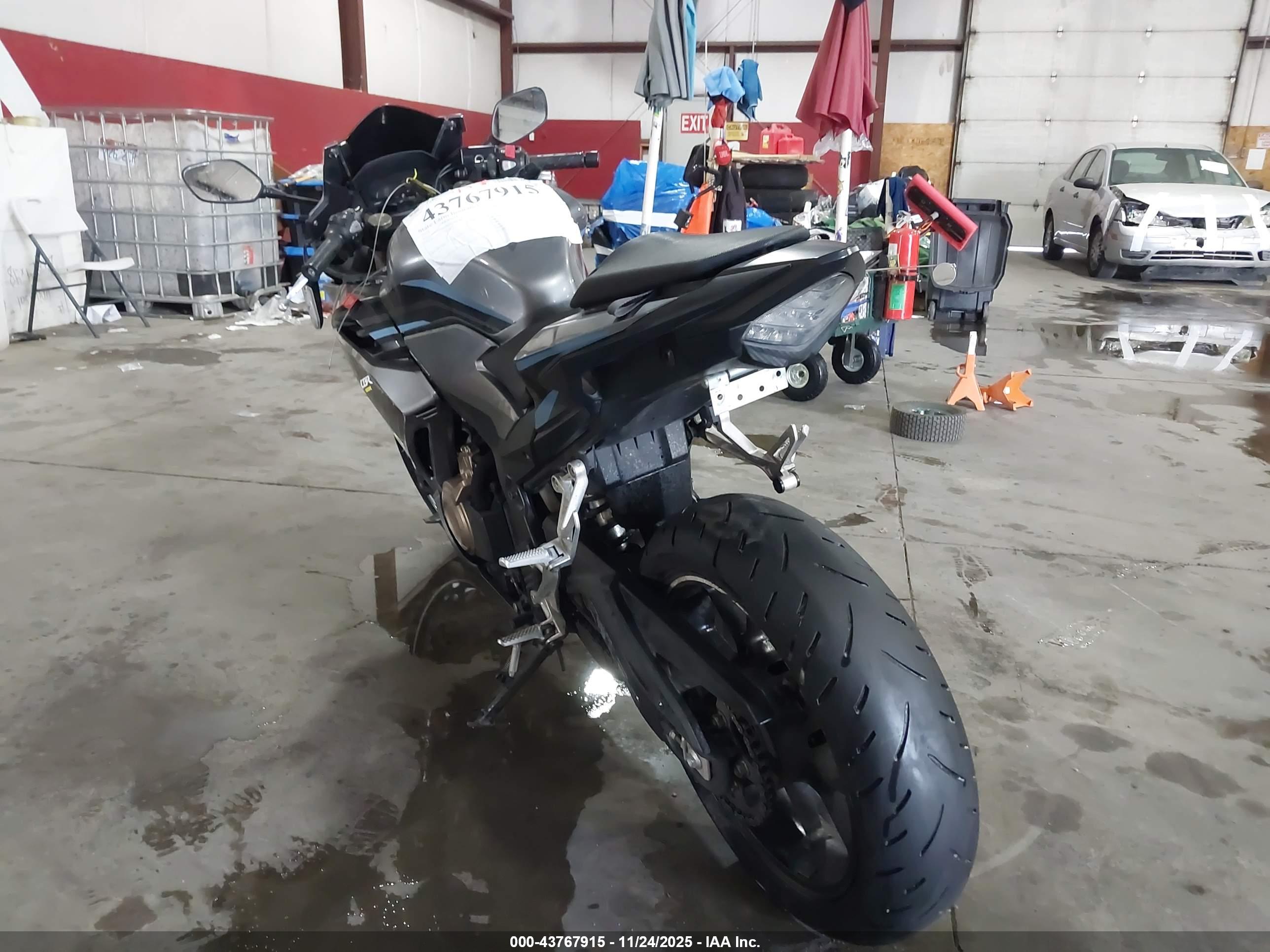 HONDA CBR500 image 3