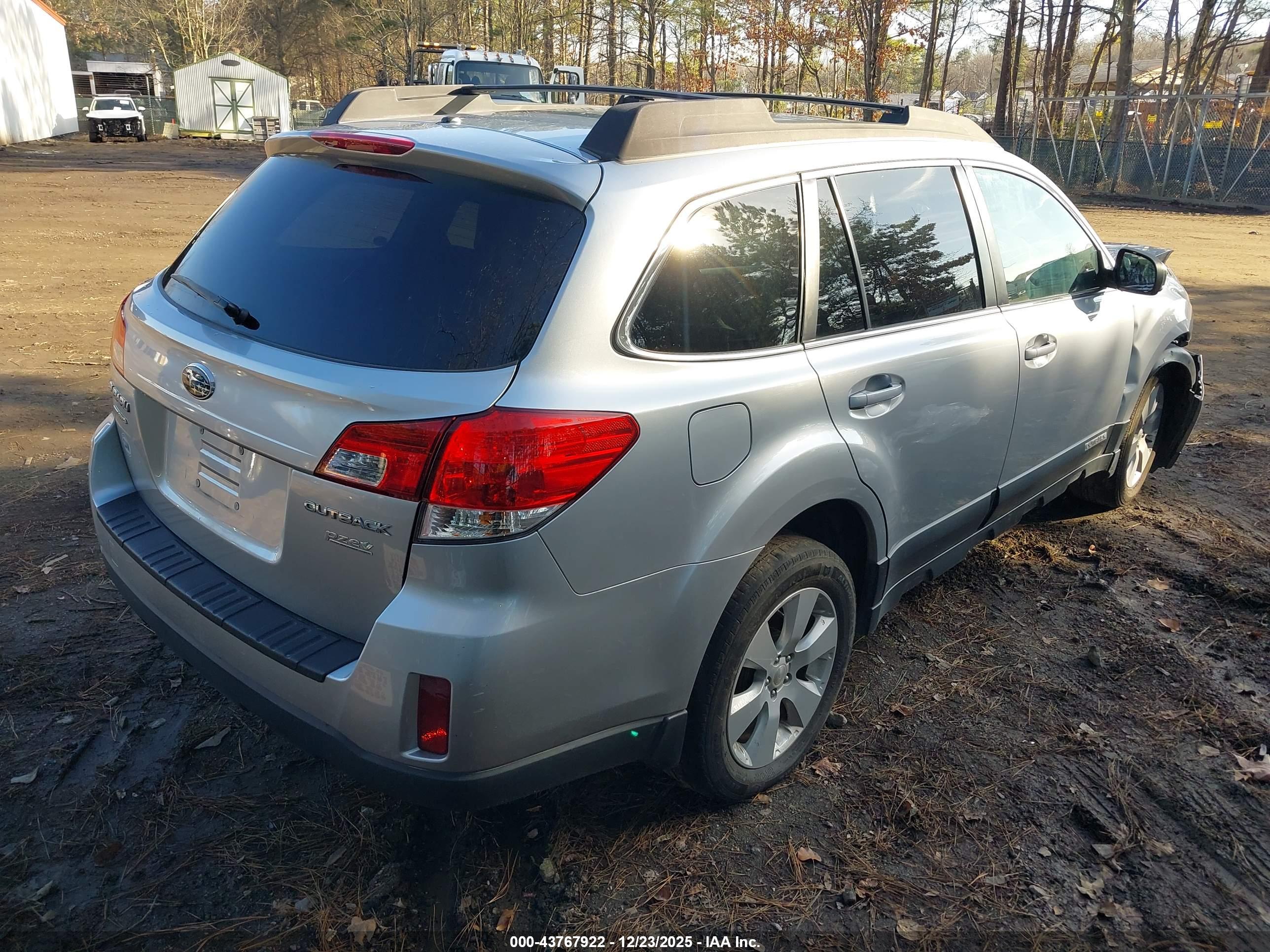 SUBARU OUTBACK image 4