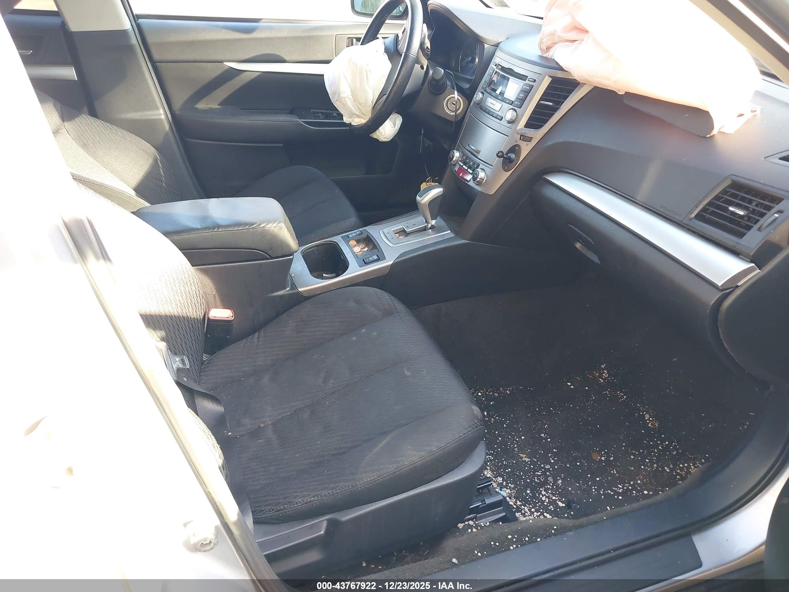 SUBARU OUTBACK image 5