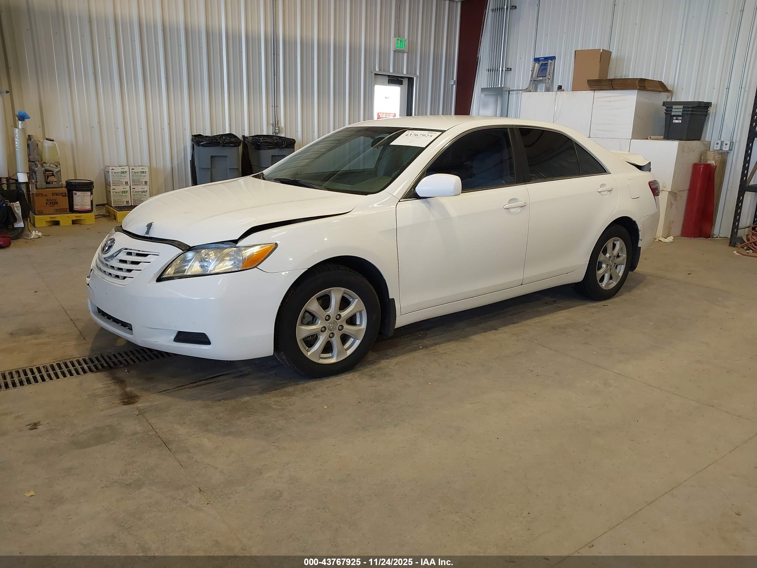 TOYOTA CAMRY image 2